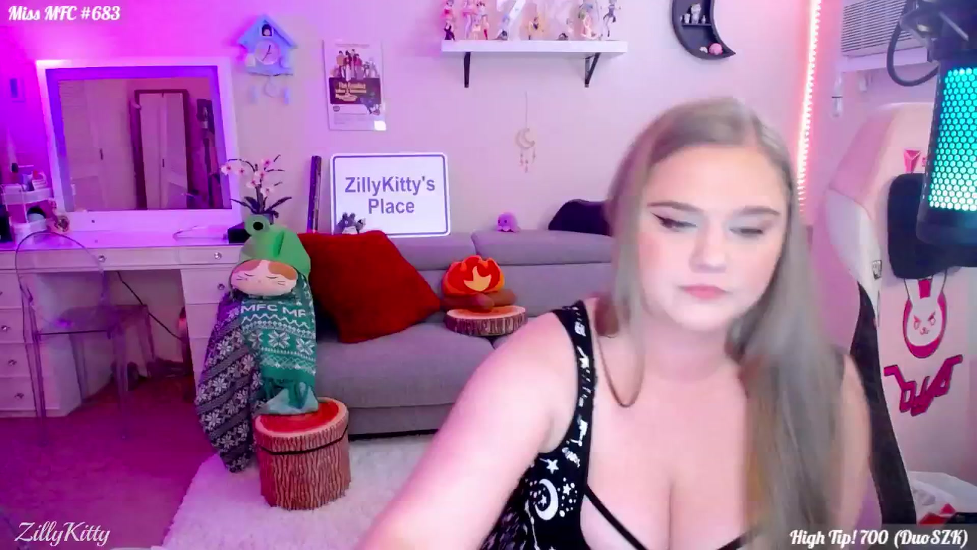 Gallery image thumbnail from ZillyKitty's myfreecams stream on, 04/17/2024, 22:32 image 3 of 20