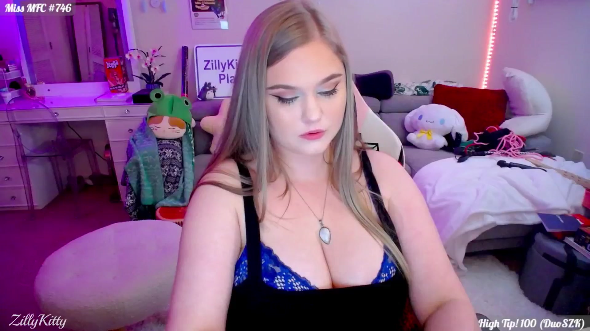 Gallery image thumbnail from ZillyKitty's myfreecams stream on, 04/20/2024, 23:36 image 9 of 20