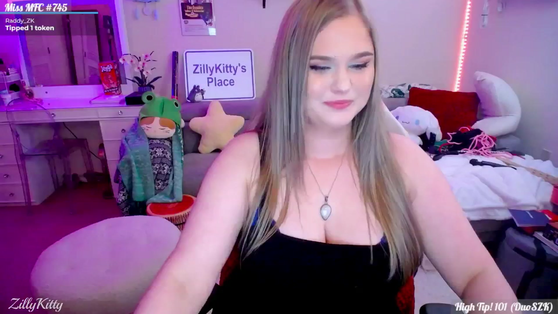 Gallery image thumbnail from ZillyKitty's myfreecams stream on, 04/20/2024, 23:36 image 12 of 20