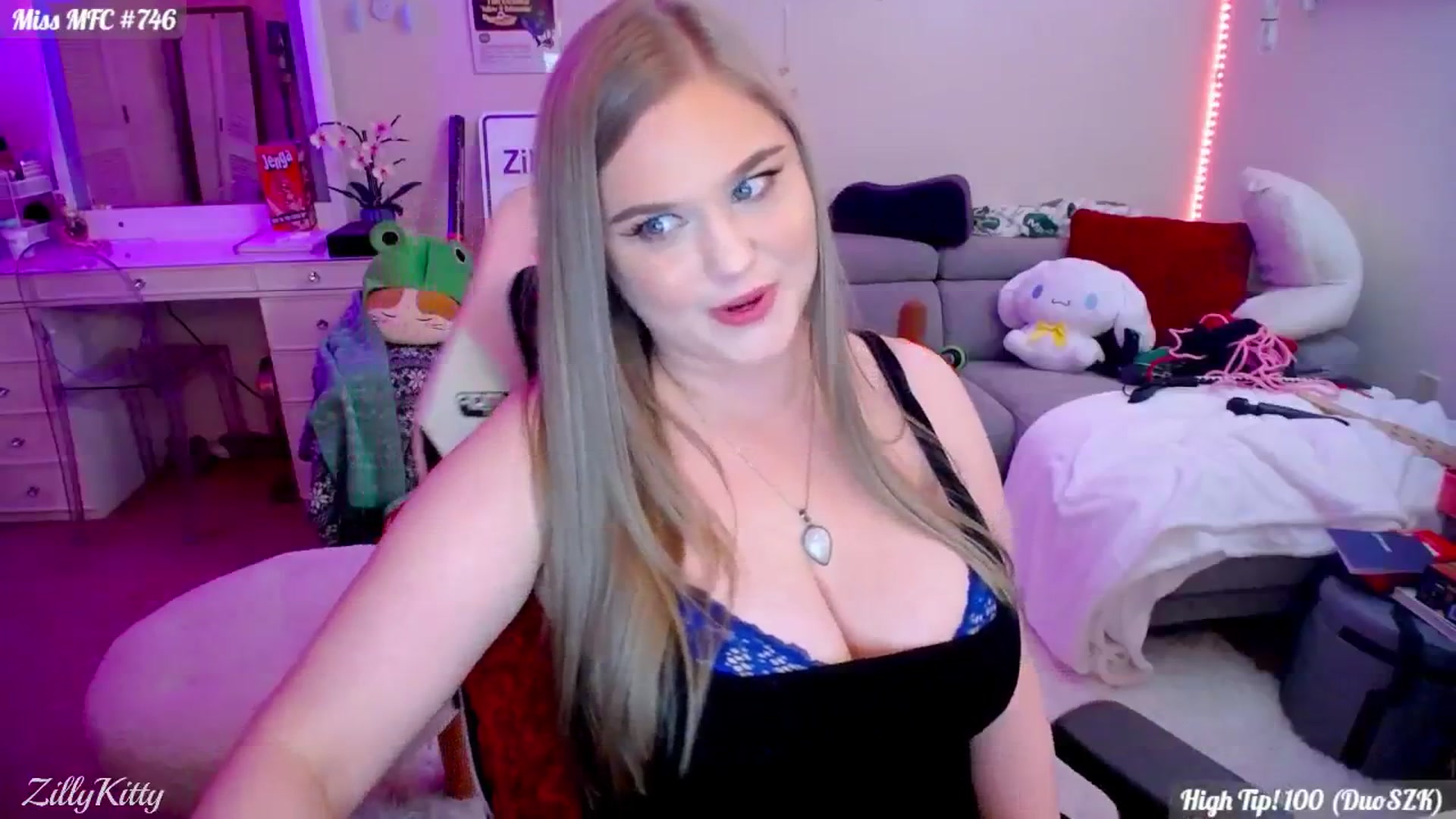 Gallery image thumbnail from ZillyKitty's myfreecams stream on, 04/20/2024, 23:36 image 10 of 20