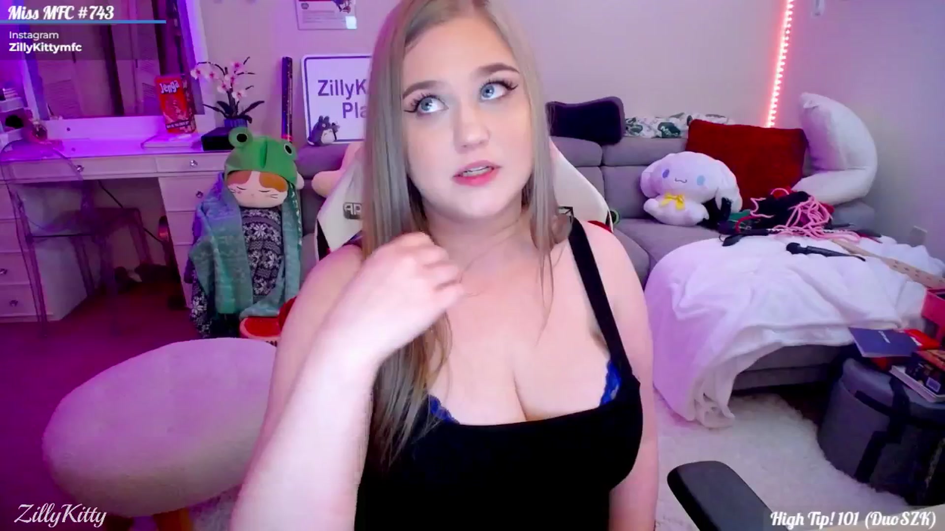 Gallery image thumbnail from ZillyKitty's myfreecams stream on, 04/20/2024, 23:36 image 15 of 20