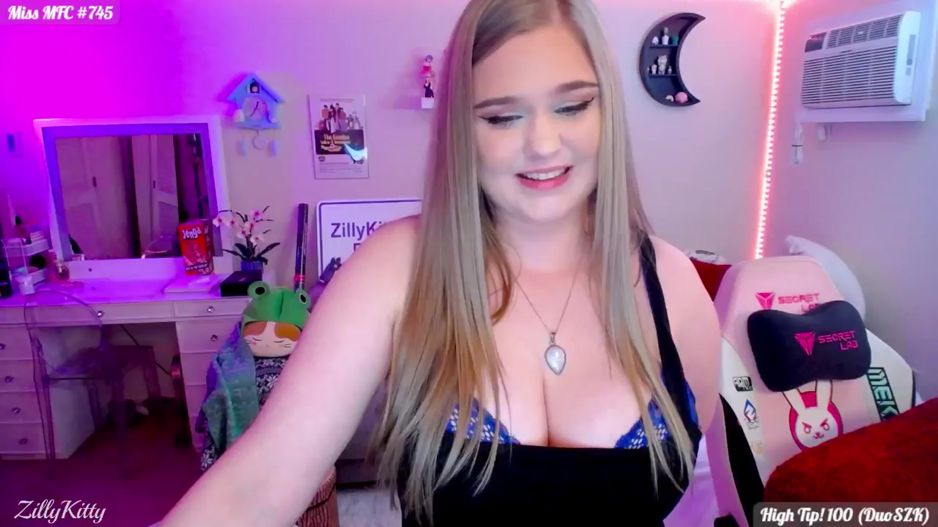 Gallery image thumbnail from ZillyKitty's myfreecams stream on, 04/20/2024, 23:36 image 6 of 20