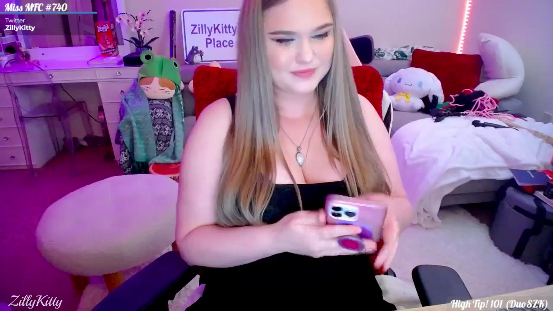 Gallery image thumbnail from ZillyKitty's myfreecams stream on, 04/20/2024, 23:36 image 18 of 20