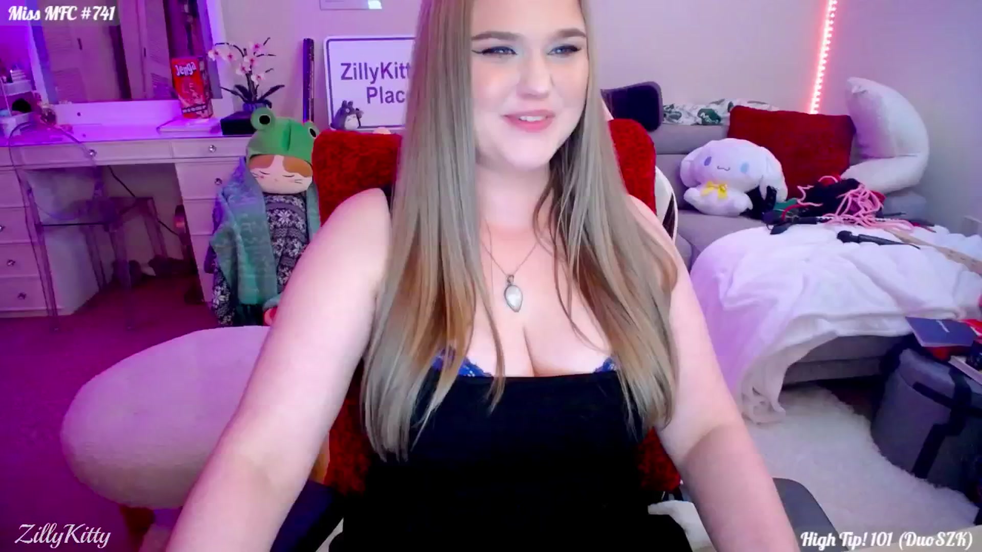 Gallery image thumbnail from ZillyKitty's myfreecams stream on, 04/20/2024, 23:59 image 13 of 20