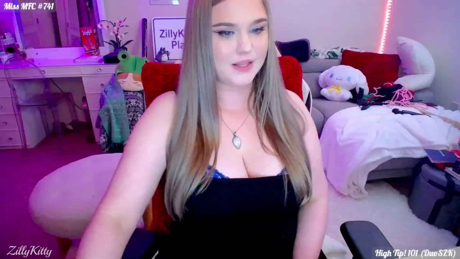 Gallery image thumbnail from ZillyKitty's myfreecams stream on, 04/20/2024, 23:59 image 12 of 20