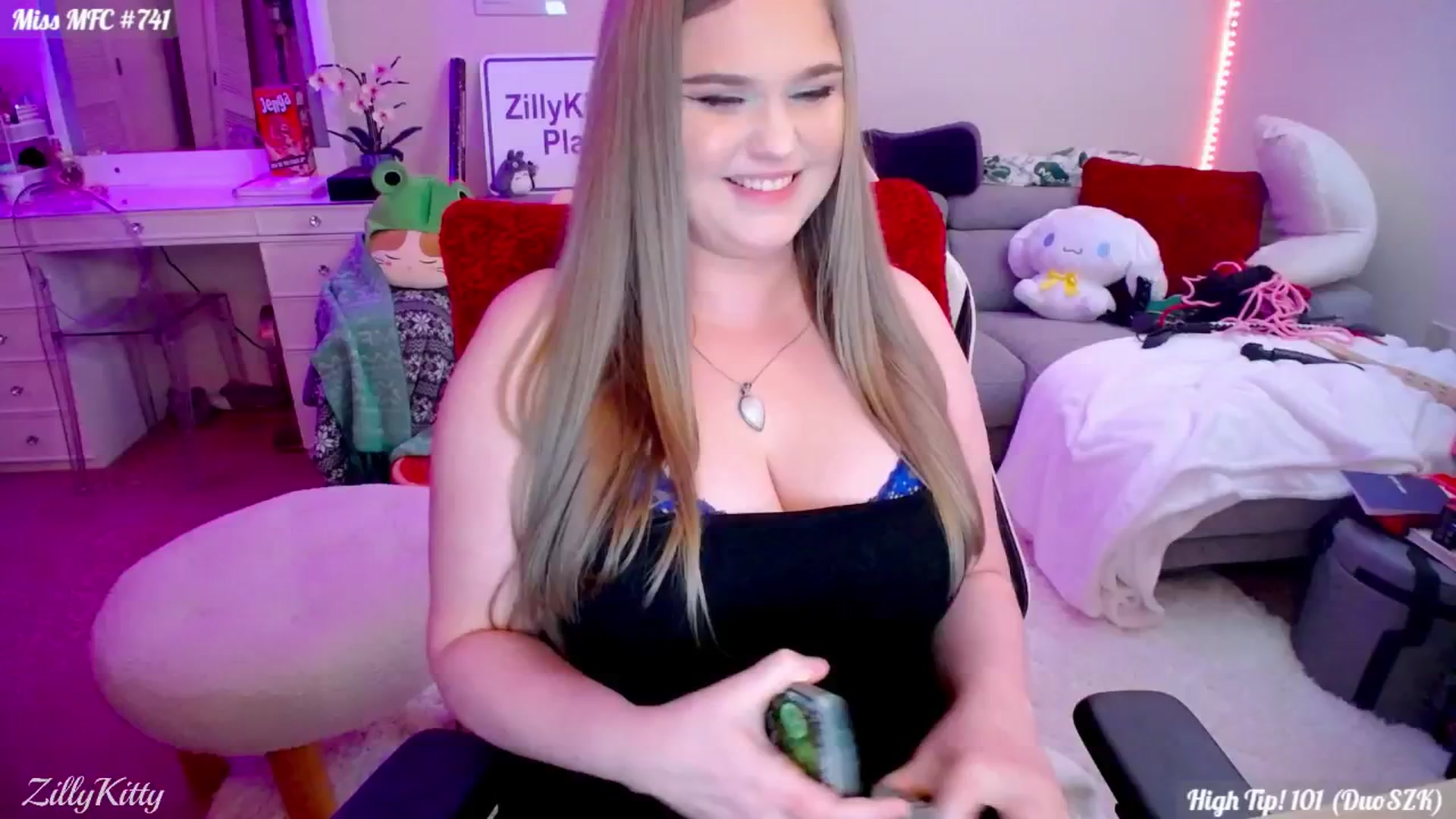 Gallery image thumbnail from ZillyKitty's myfreecams stream on, 04/20/2024, 23:59 image 7 of 20