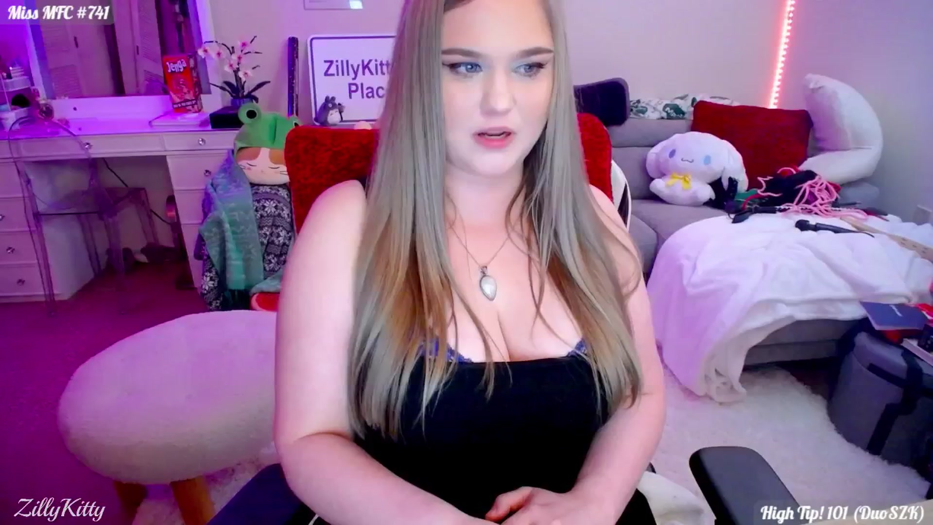 Gallery image thumbnail from ZillyKitty's myfreecams stream on, 04/20/2024, 23:59 image 14 of 20