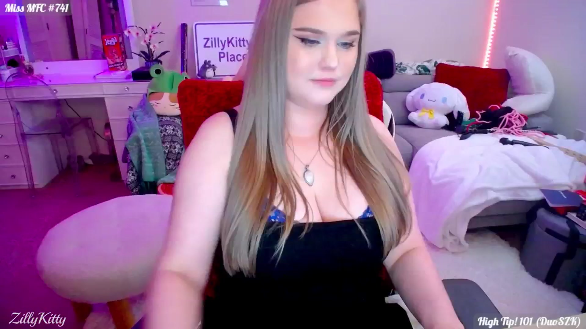 Gallery image thumbnail from ZillyKitty's myfreecams stream on, 04/20/2024, 23:59 image 15 of 20