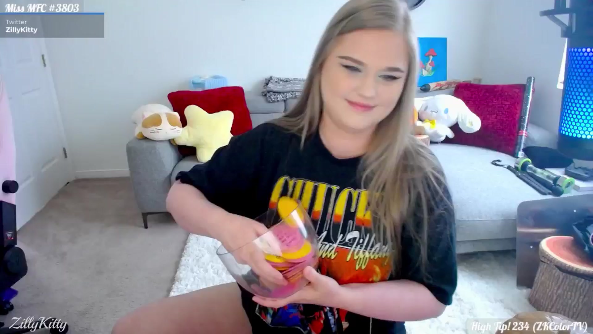 Gallery image thumbnail from ZillyKitty's myfreecams stream on, 05/05/2024, 24:19 image 6 of 20