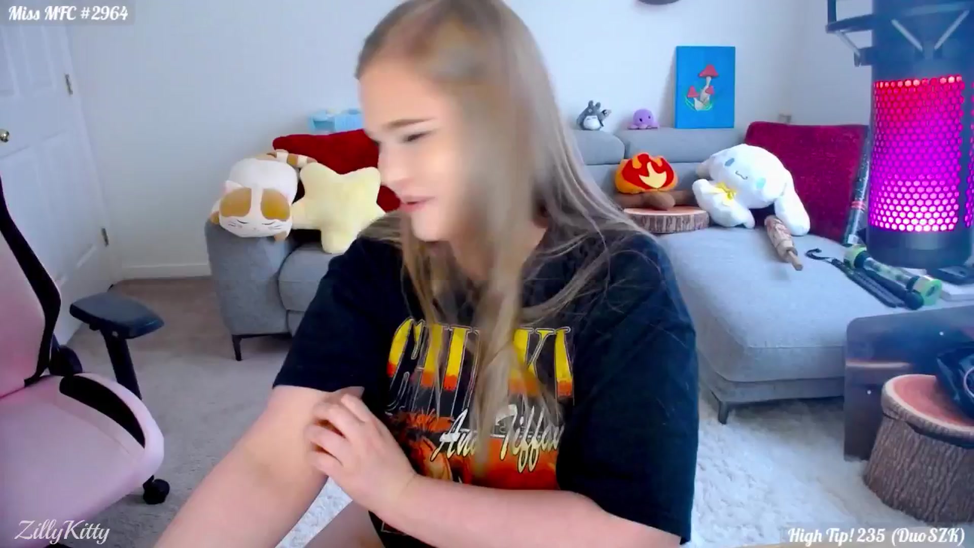 Gallery image thumbnail from ZillyKitty's myfreecams stream on, 05/05/2024, 24:19 image 13 of 20