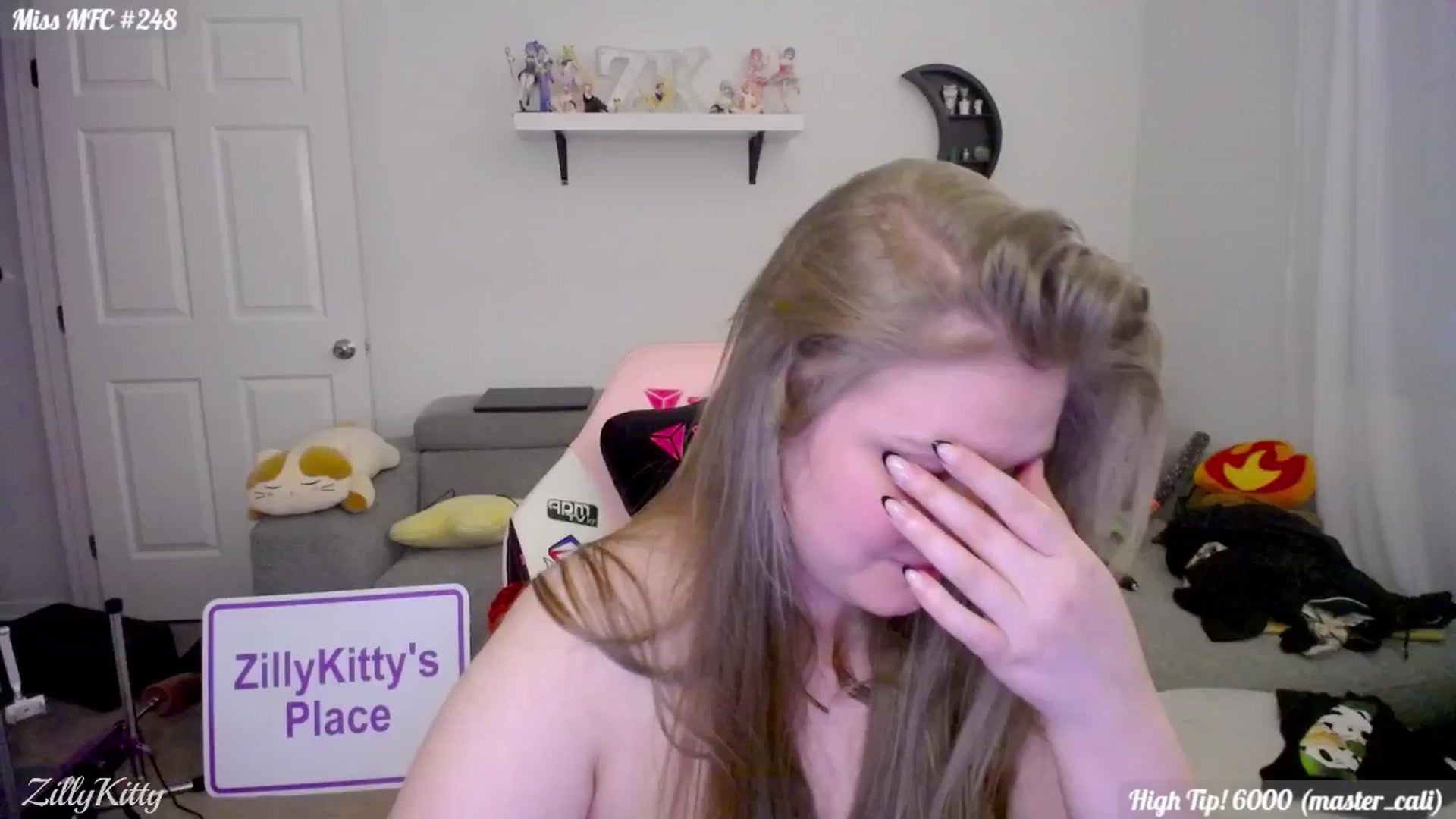 Gallery image thumbnail from ZillyKitty's myfreecams stream on, 05/18/2024, 08:08 image 18 of 20