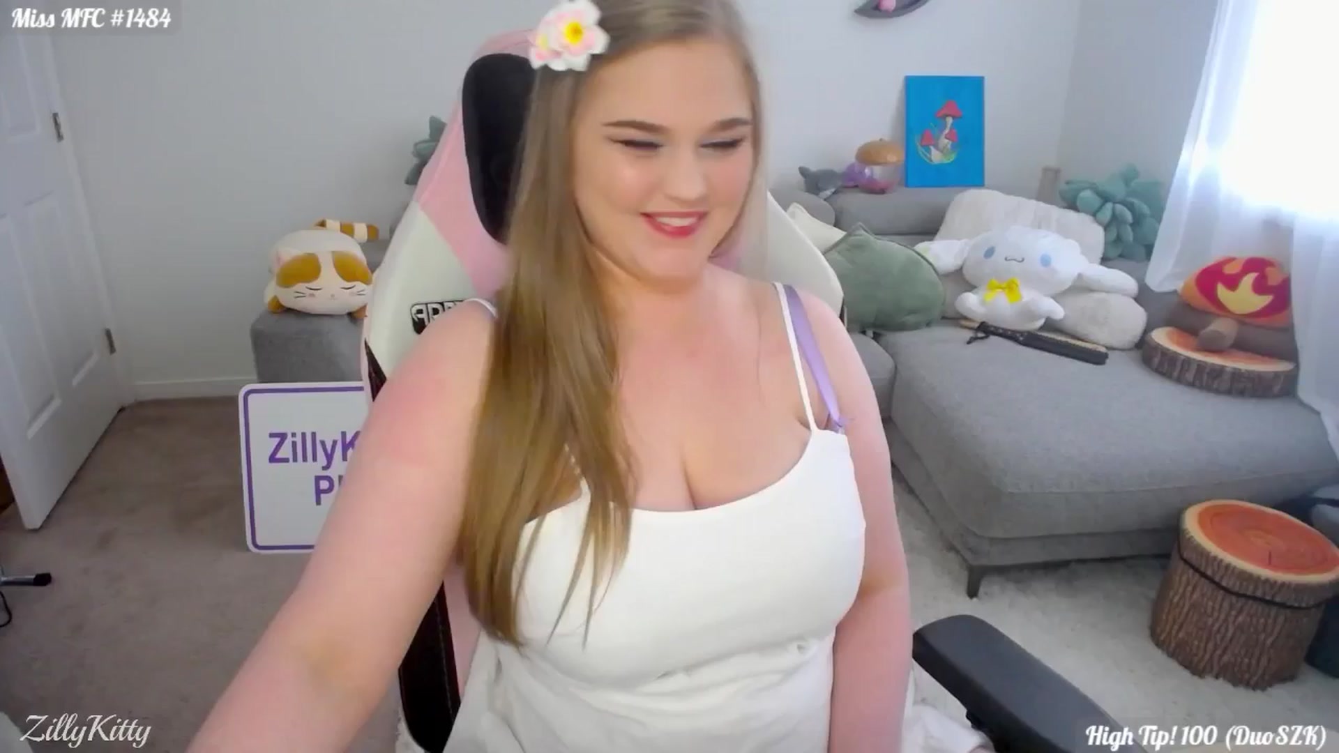 Gallery image thumbnail from ZillyKitty's myfreecams stream on, 06/03/2024, 22:44 image 15 of 20
