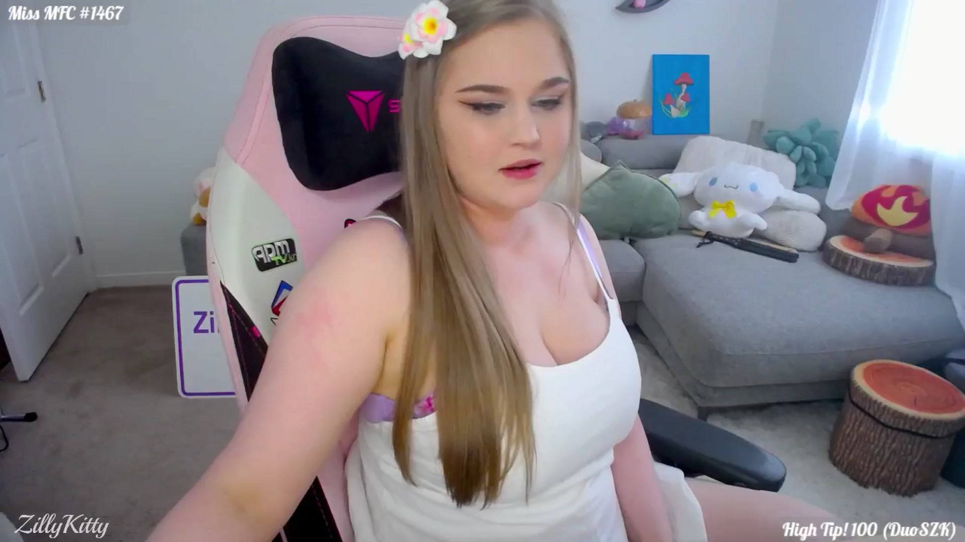 Gallery image thumbnail from ZillyKitty's myfreecams stream on, 06/03/2024, 22:44 image 16 of 20