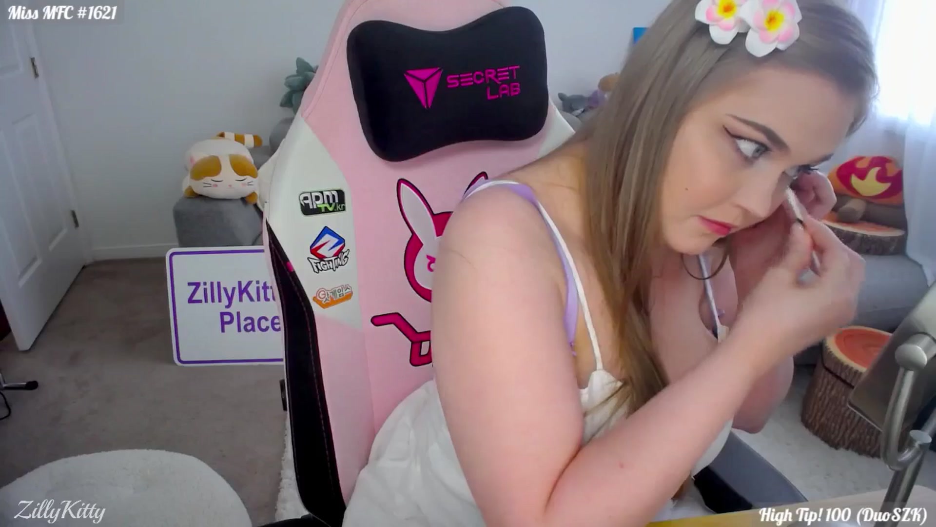 Gallery image thumbnail from ZillyKitty's myfreecams stream on, 06/03/2024, 22:44 image 3 of 20