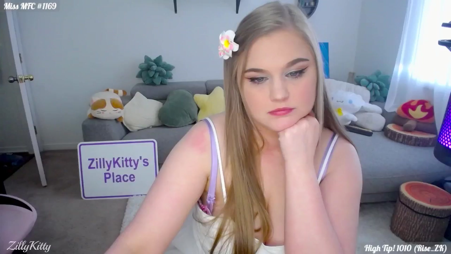 Gallery image thumbnail from ZillyKitty's myfreecams stream on, 06/03/2024, 23:26 image 13 of 20