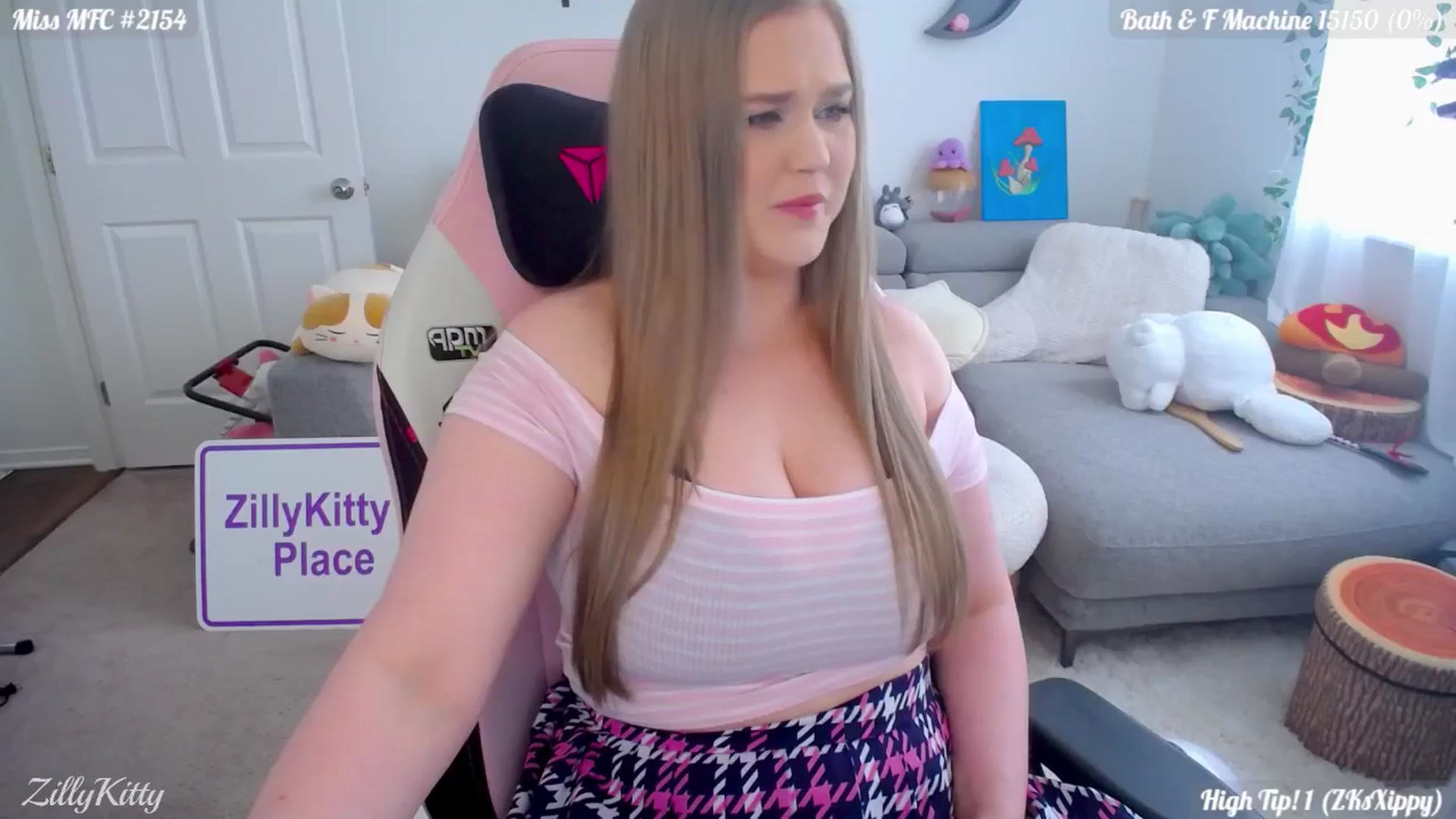 Gallery image thumbnail from ZillyKitty's myfreecams stream on, 06/08/2024, 23:49 image 1 of 20