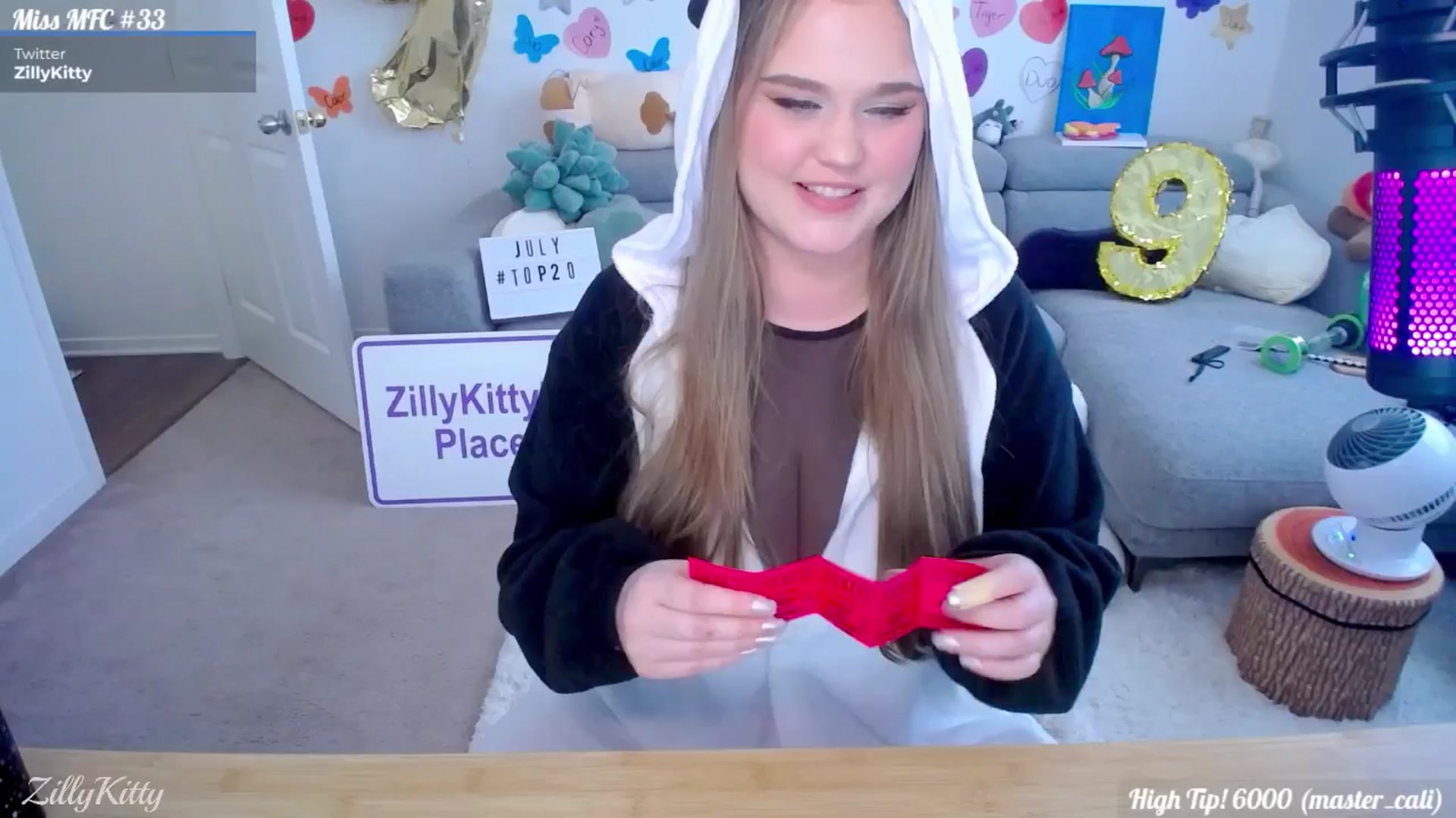 Gallery image thumbnail from ZillyKitty's myfreecams stream on, 07/16/2024, 24:06 image 9 of 20
