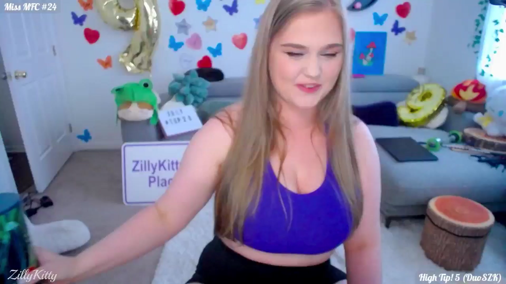 Gallery image thumbnail from ZillyKitty's myfreecams stream on, 07/17/2024, 21:46 image 9 of 20
