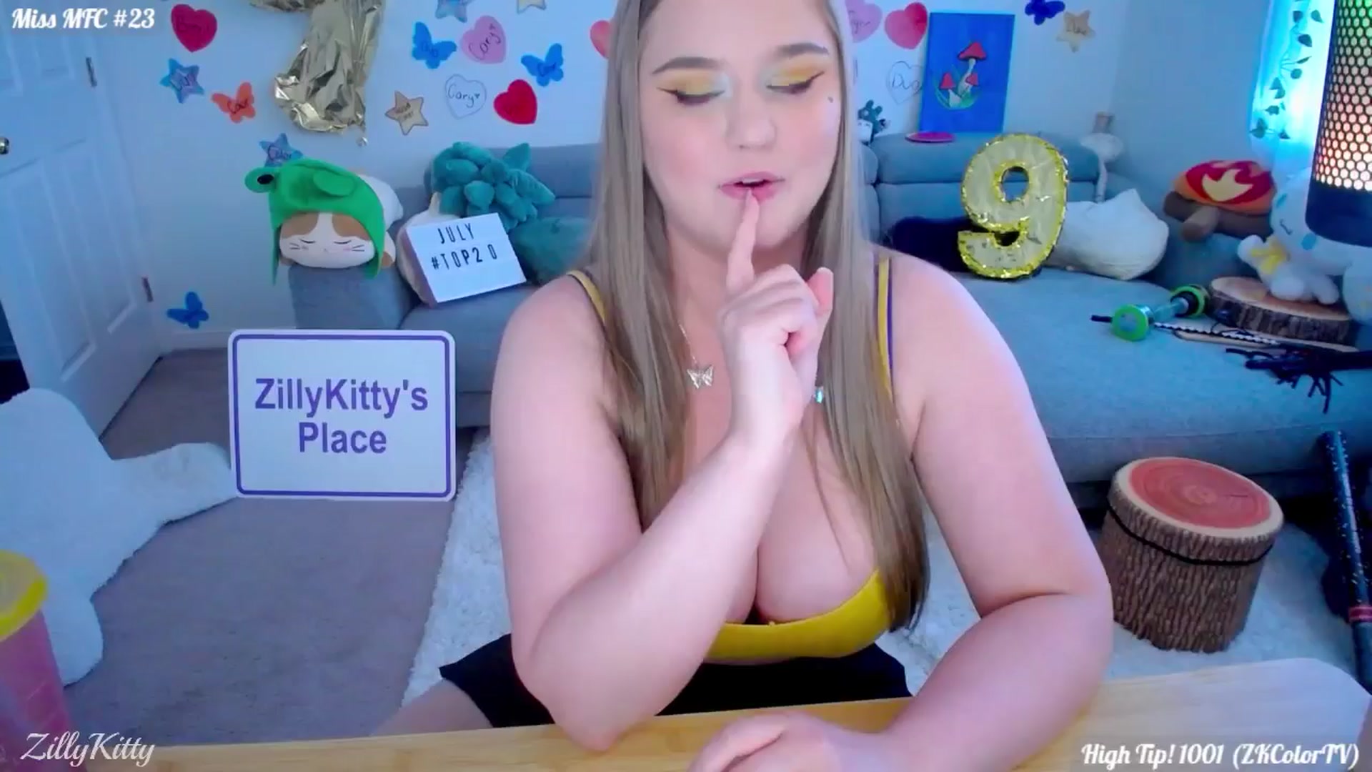 Gallery image thumbnail from ZillyKitty's myfreecams stream on, 07/19/2024, 23:24 image 12 of 20