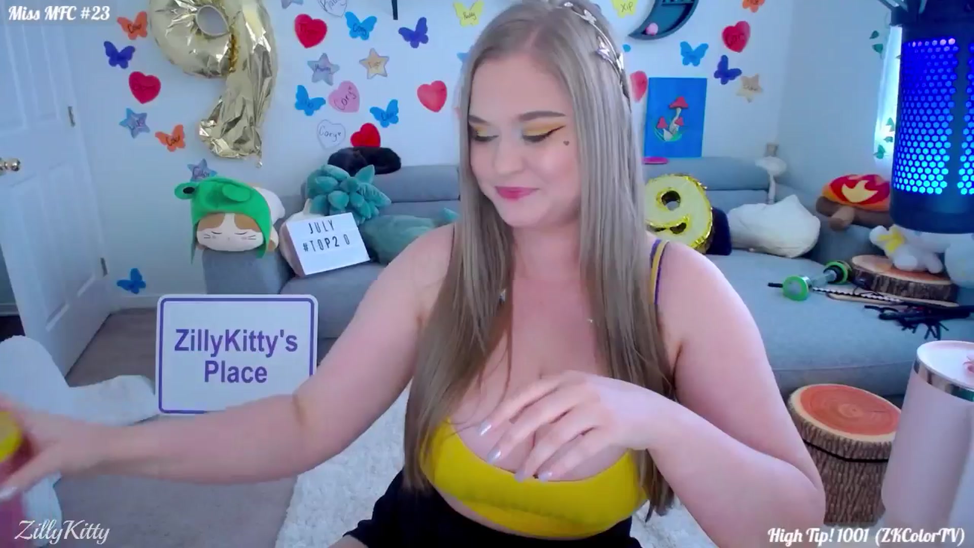 Gallery image thumbnail from ZillyKitty's myfreecams stream on, 07/19/2024, 23:24 image 7 of 20