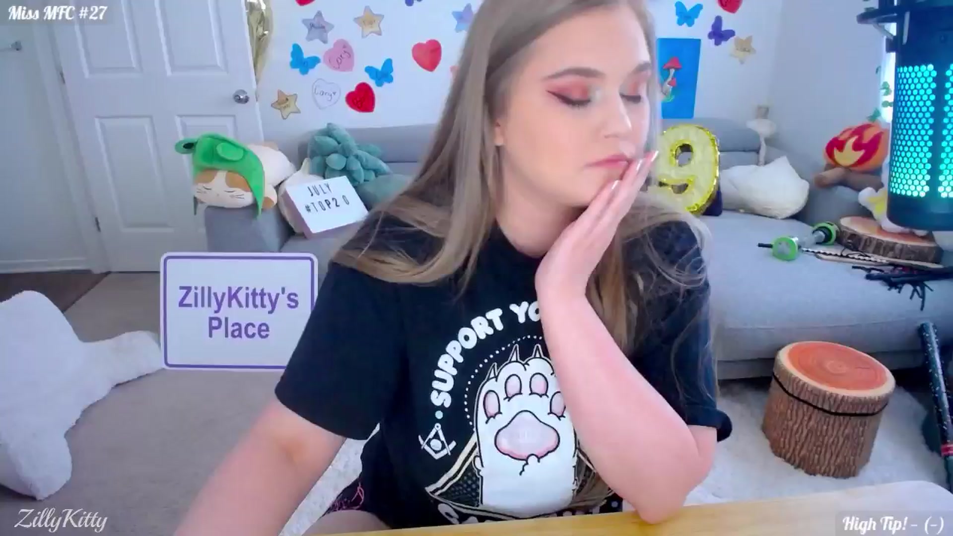 Gallery image thumbnail from ZillyKitty's myfreecams stream on, 07/20/2024, 22:08 image 1 of 20