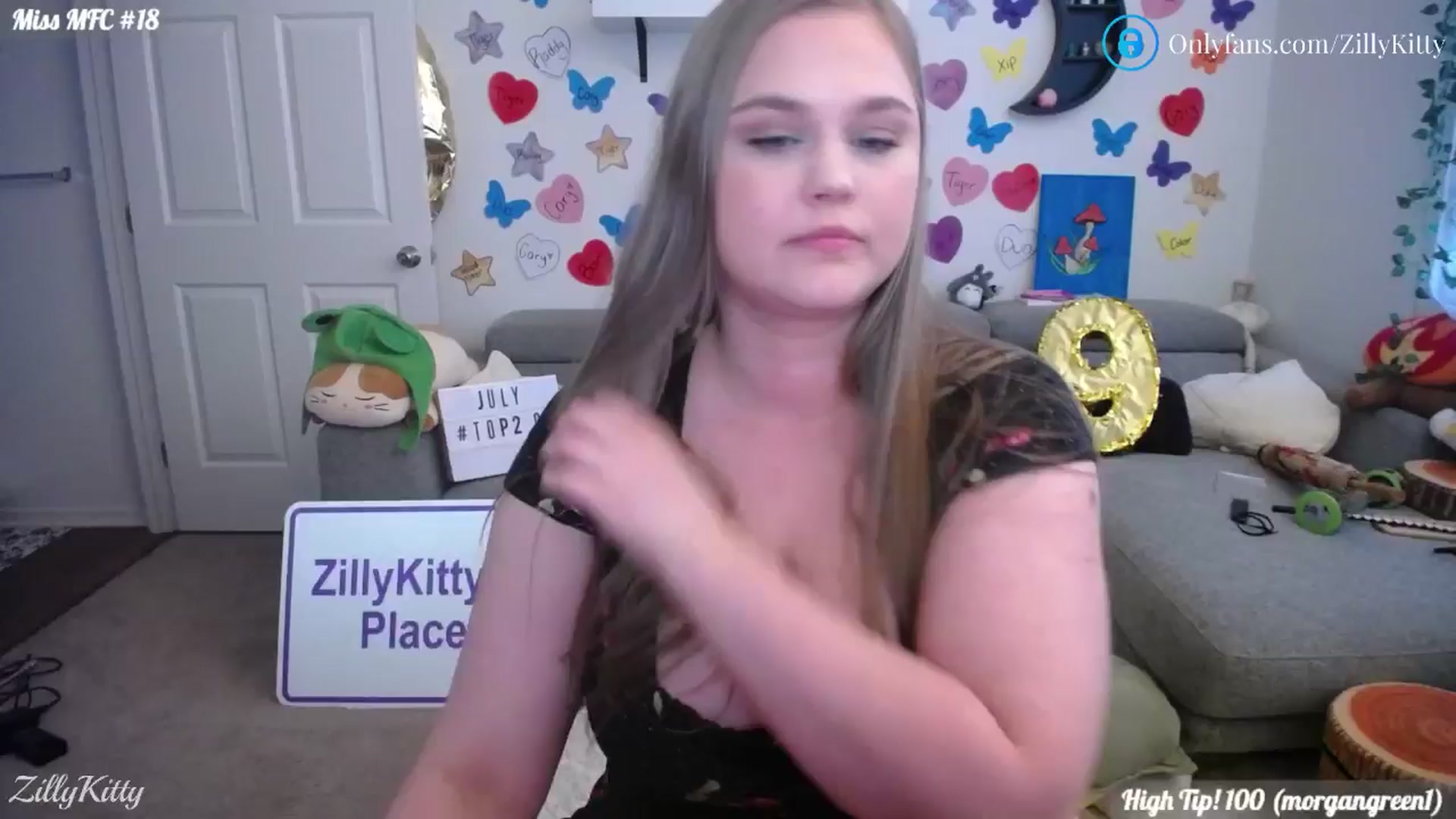 Gallery image thumbnail from ZillyKitty's myfreecams stream on, 07/25/2024, 24:05 image 17 of 20