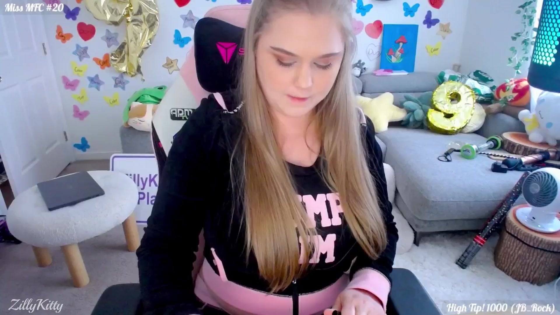 Gallery image thumbnail from ZillyKitty's myfreecams stream on, 07/27/2024, 23:45 image 7 of 20