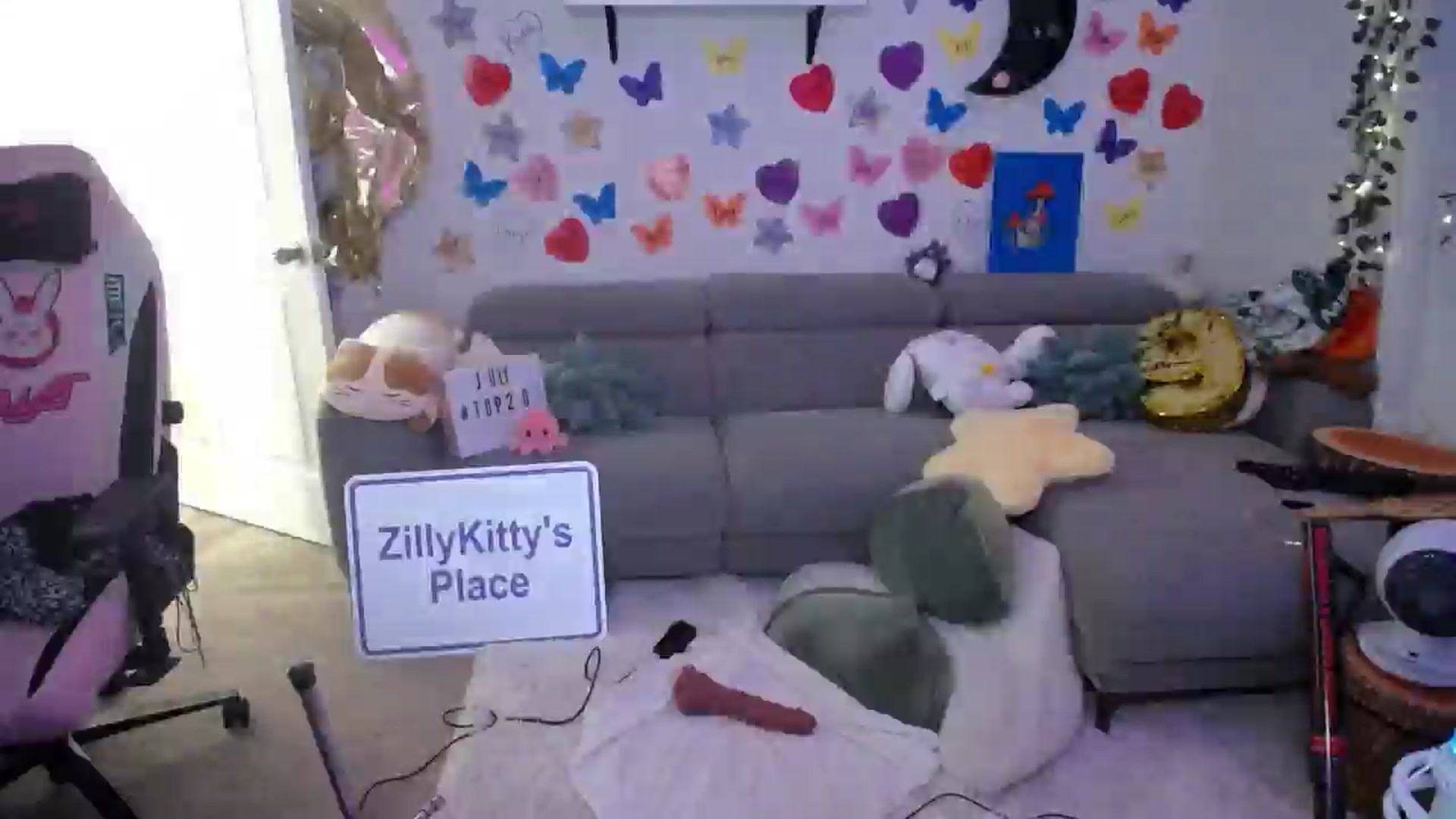 Gallery image thumbnail from ZillyKitty's myfreecams stream on, 08/01/2024, 07:04 image 9 of 20