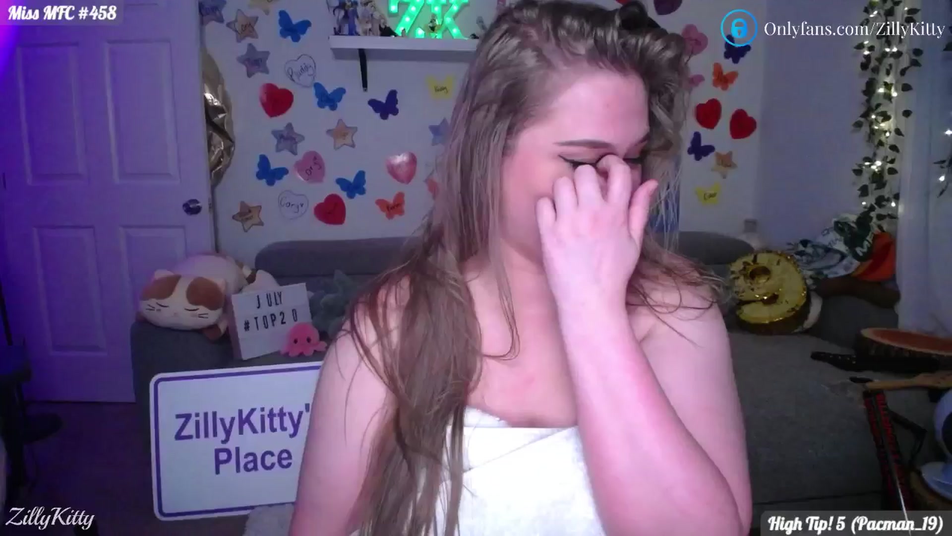 Gallery image thumbnail from ZillyKitty's myfreecams stream on, 08/01/2024, 08:07 image 19 of 20