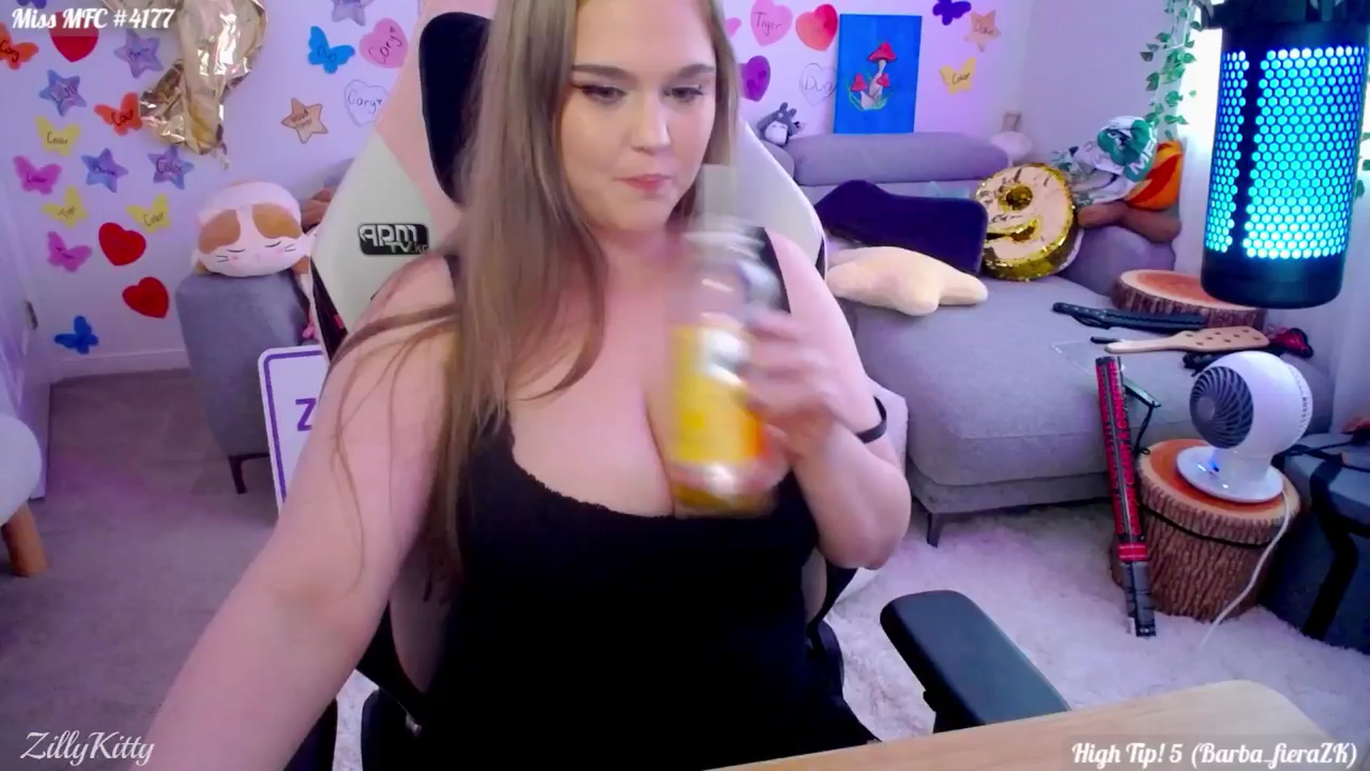 Gallery image thumbnail from ZillyKitty's myfreecams stream on, 08/10/2024, 02:21 image 3 of 20
