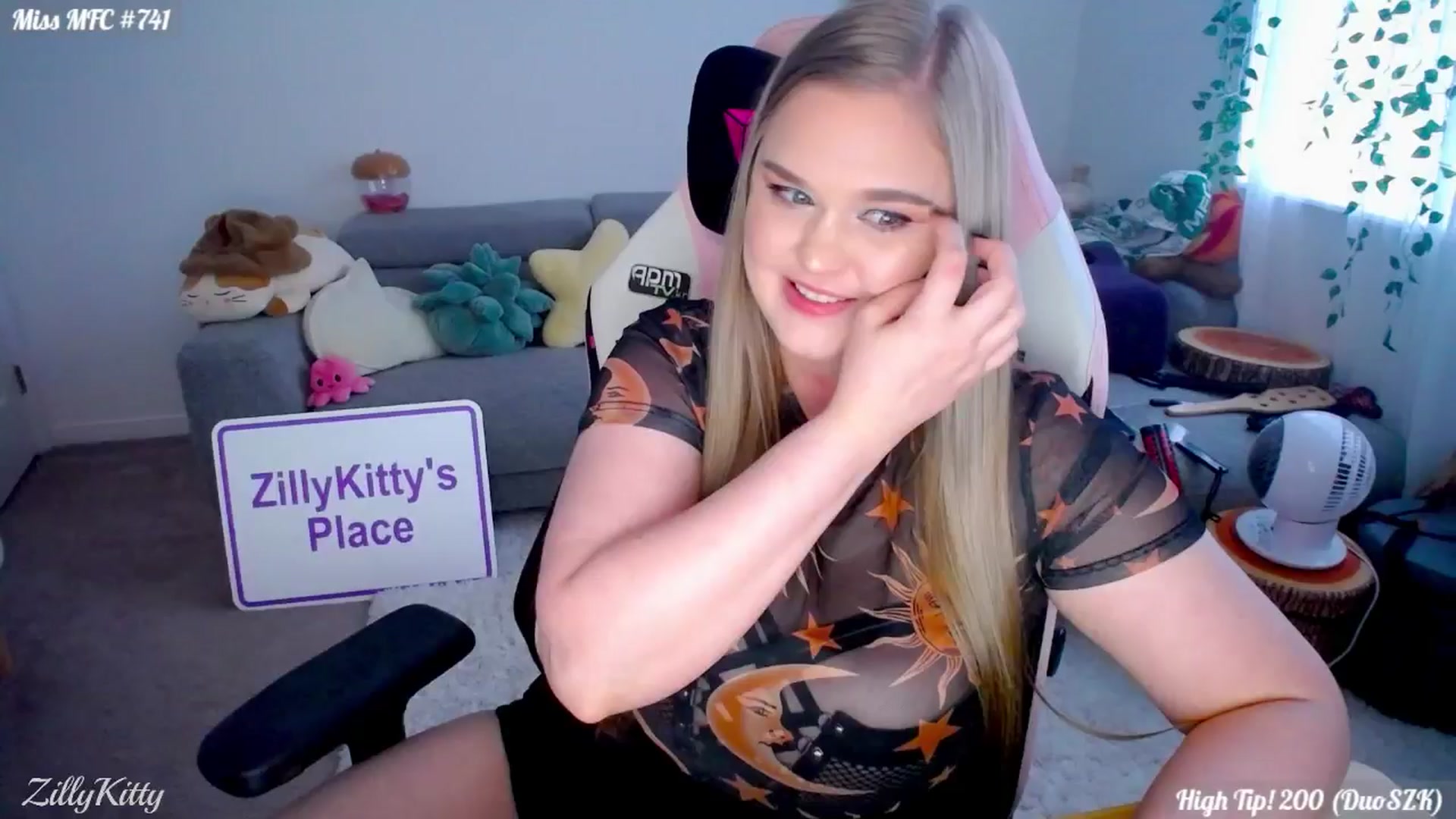 Gallery image thumbnail from ZillyKitty's myfreecams stream on, 08/13/2024, 24:00 image 17 of 20