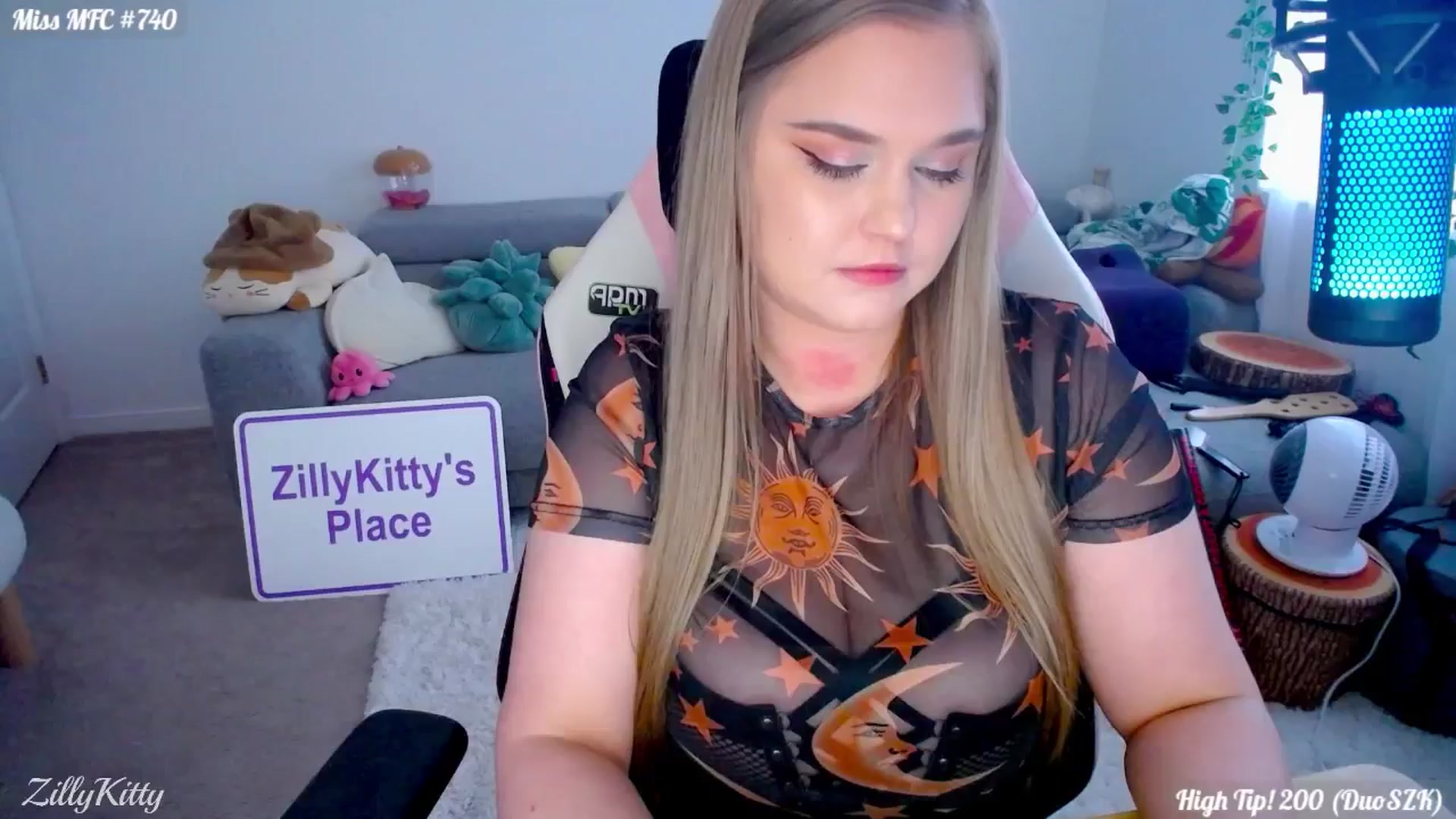 Gallery image thumbnail from ZillyKitty's myfreecams stream on, 08/13/2024, 24:00 image 15 of 20