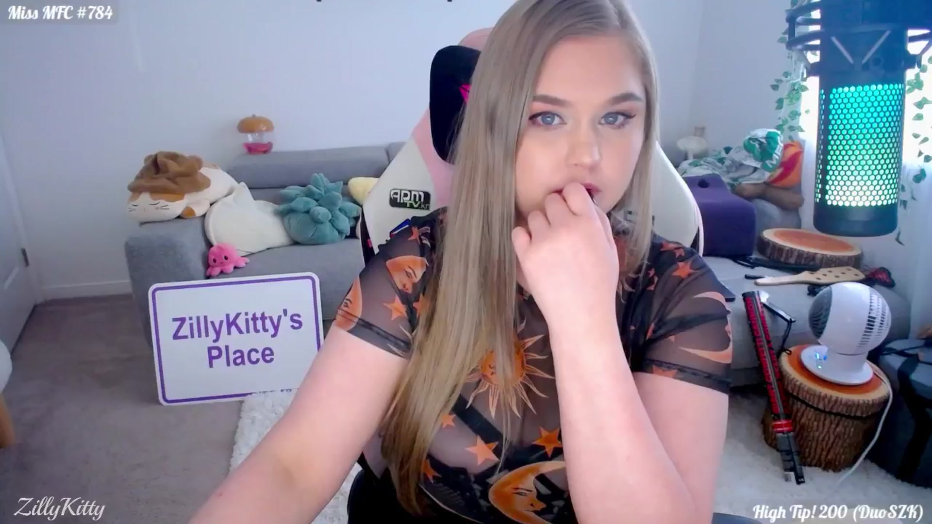 Gallery image thumbnail from ZillyKitty's myfreecams stream on, 08/13/2024, 24:00 image 10 of 20