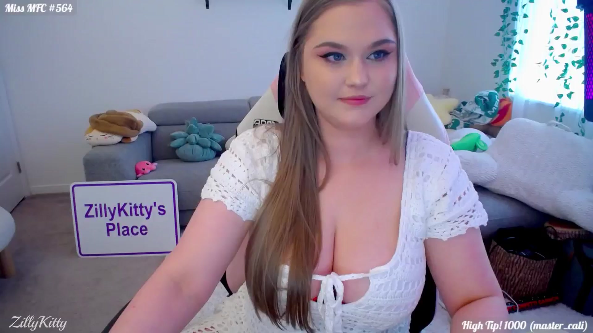Gallery image thumbnail from ZillyKitty's myfreecams stream on, 08/17/2024, 23:47 image 7 of 20