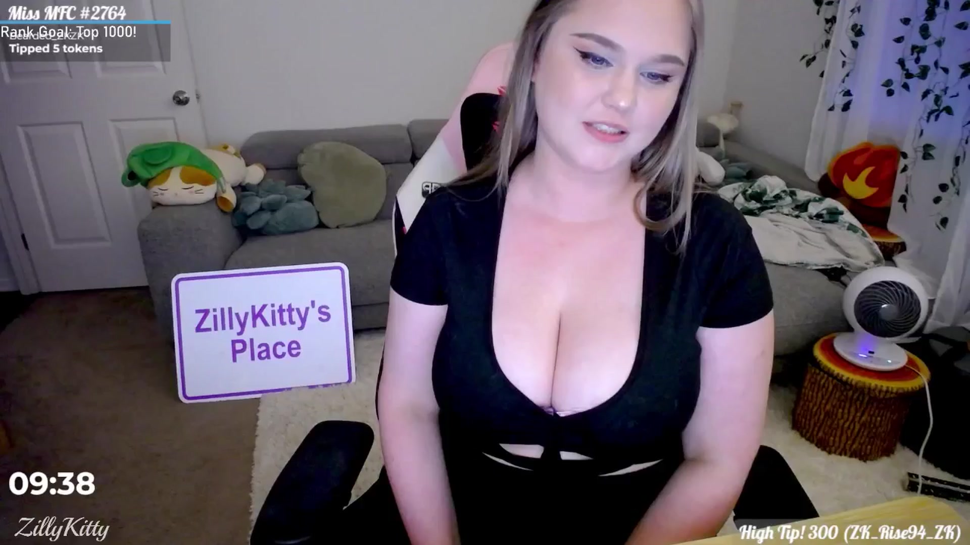 Gallery image thumbnail from ZillyKitty's myfreecams stream on, 09/17/2024, 23:21 image 18 of 20