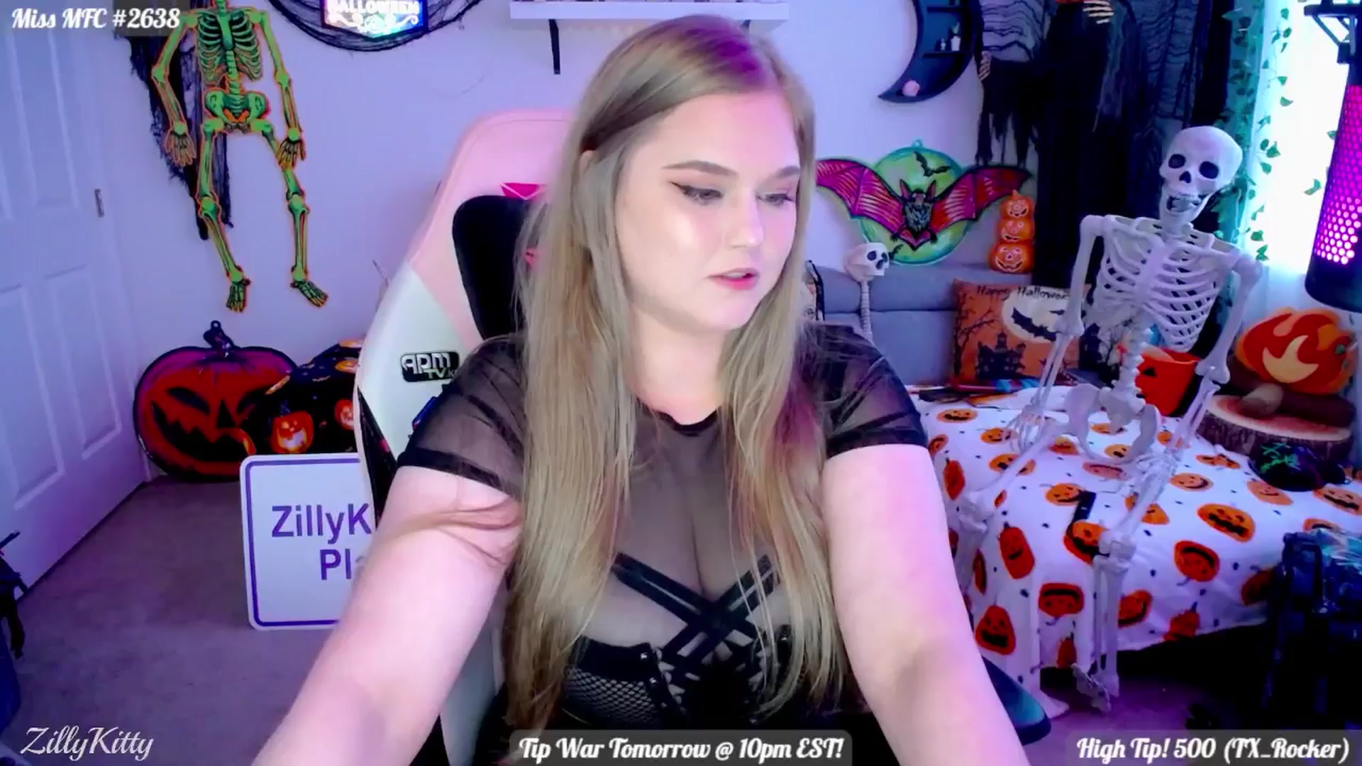 Gallery image thumbnail from ZillyKitty's myfreecams stream on, 09/30/2024, 23:18 image 5 of 20