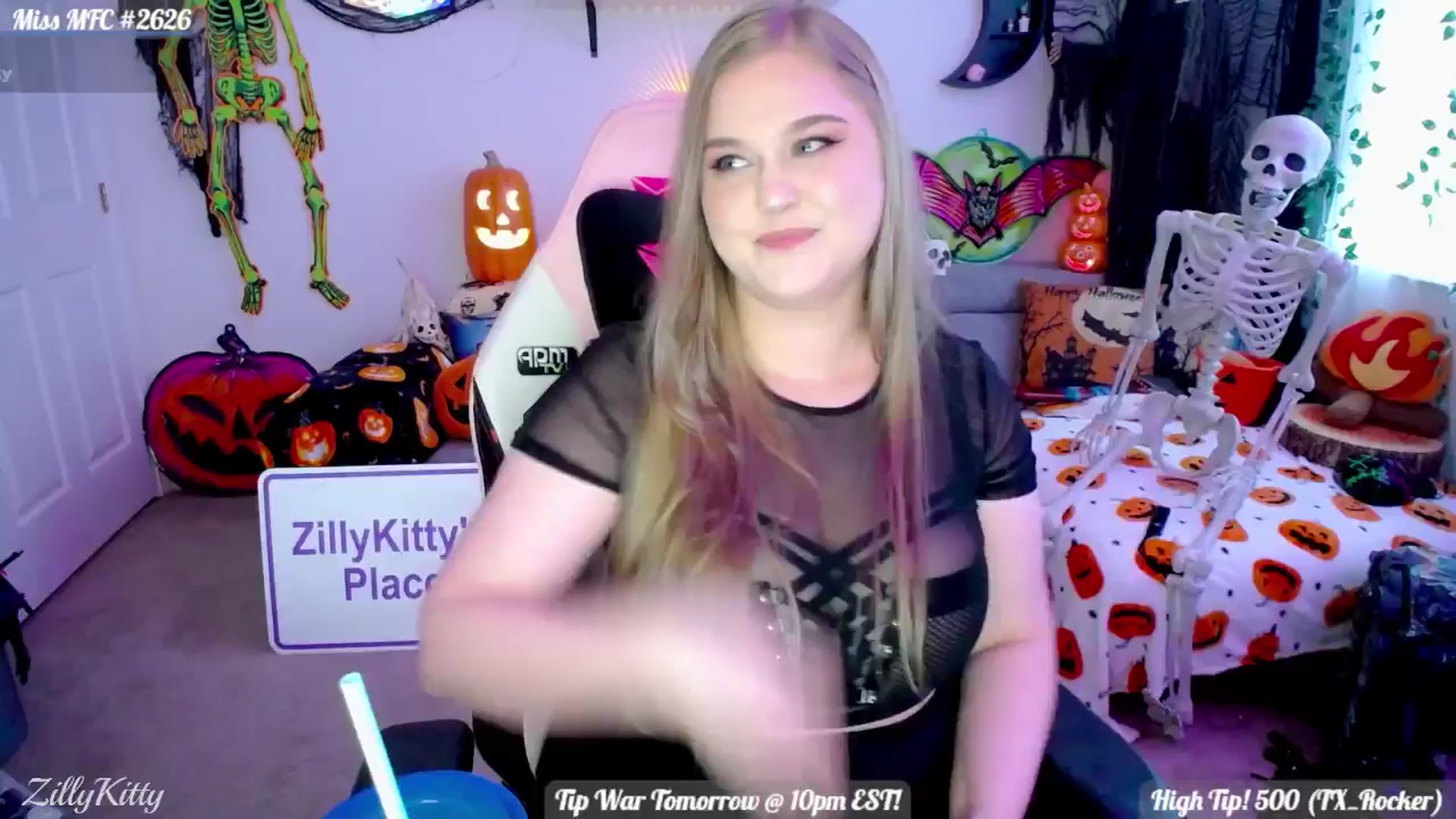 Gallery image thumbnail from ZillyKitty's myfreecams stream on, 09/30/2024, 23:18 image 6 of 20
