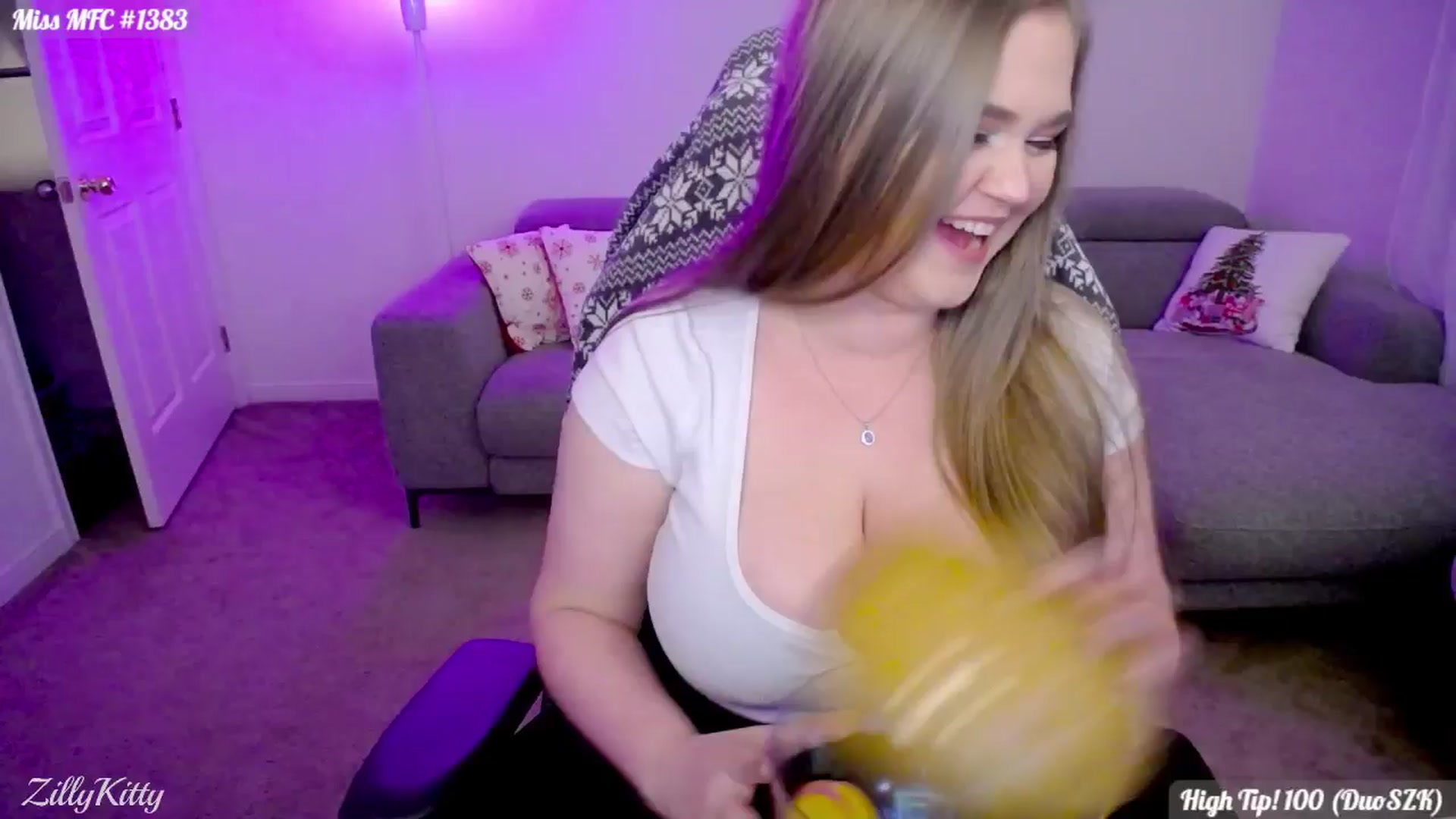 Gallery image thumbnail from ZillyKitty's myfreecams stream on, 11/24/2024, 02:38 image 3 of 20