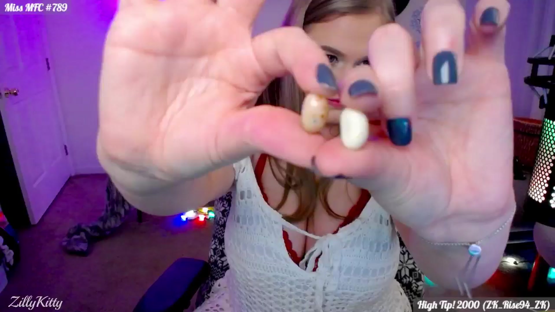 Gallery image thumbnail from ZillyKitty's myfreecams stream on, 12/31/2024, 24:05 image 10 of 20