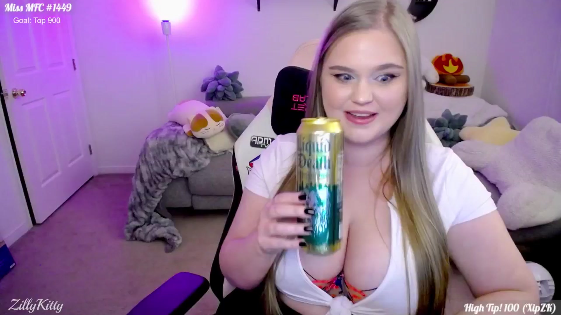 Gallery image thumbnail from ZillyKitty's myfreecams stream on, 01/16/2025, 24:01 image 7 of 20