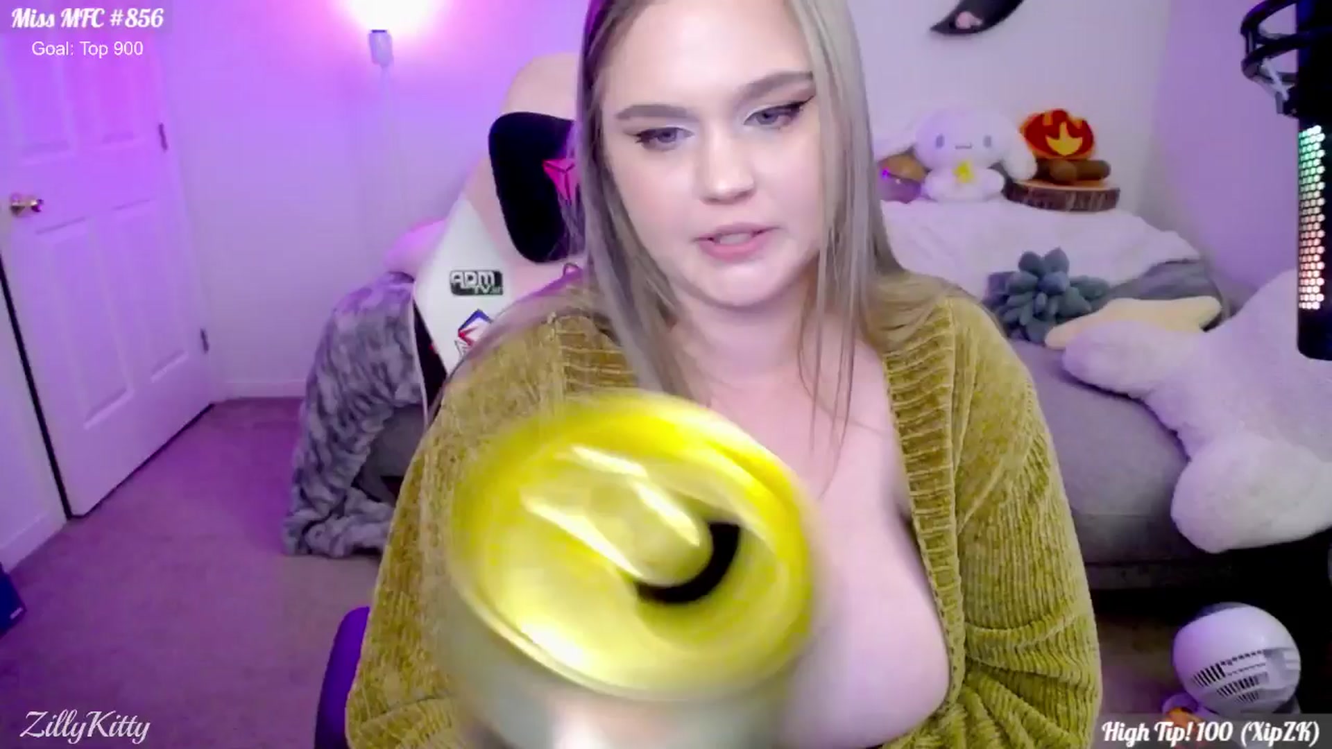 Gallery image thumbnail from ZillyKitty's myfreecams stream on, 01/16/2025, 01:59 image 11 of 20