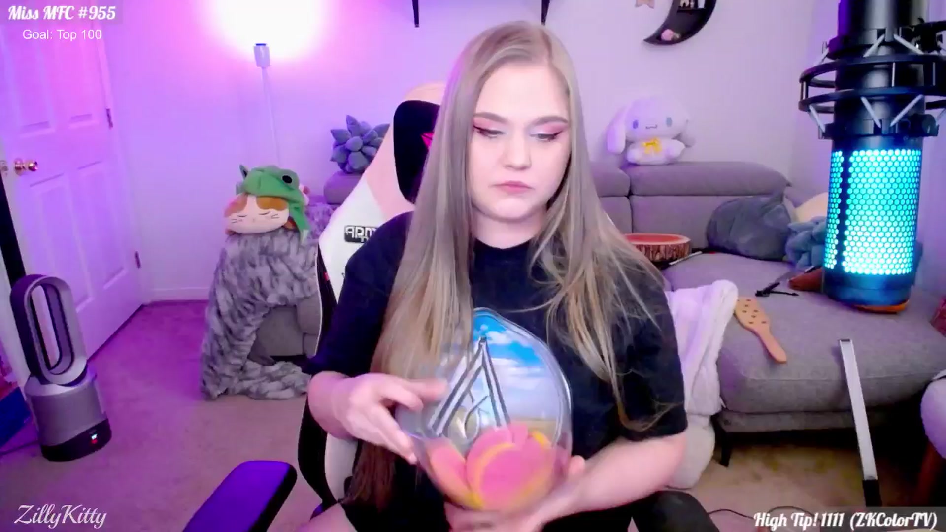 Gallery image thumbnail from ZillyKitty's myfreecams stream on, 02/02/2025, 24:23 image 2 of 20