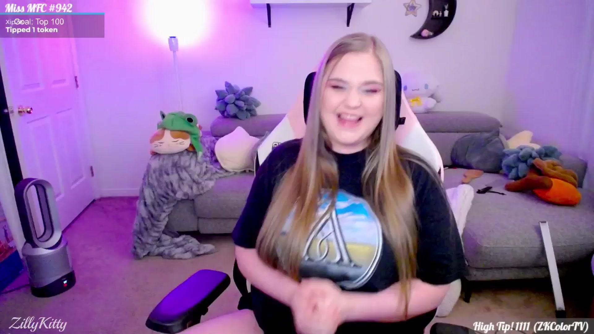 Gallery image thumbnail from ZillyKitty's myfreecams stream on, 02/02/2025, 24:23 image 9 of 20