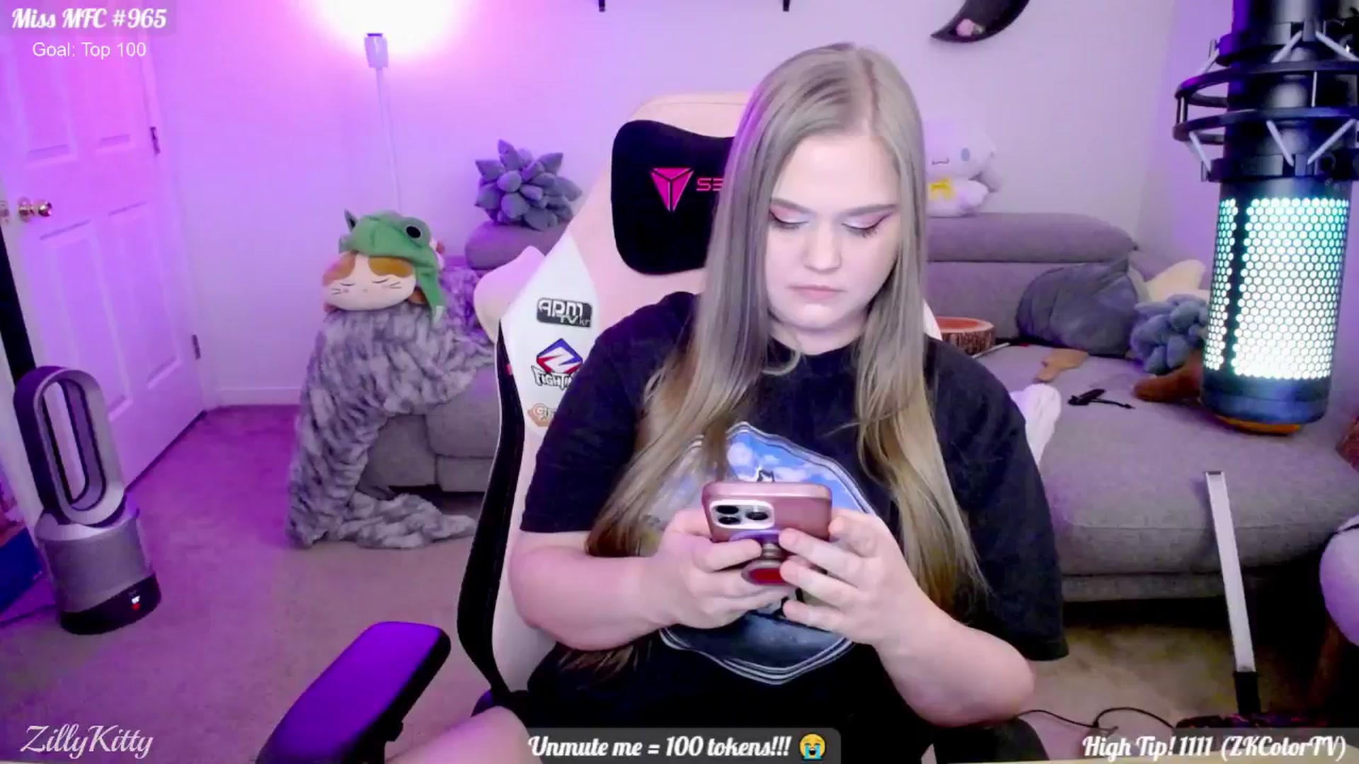 Gallery image thumbnail from ZillyKitty's myfreecams stream on, 02/02/2025, 24:23 image 5 of 20