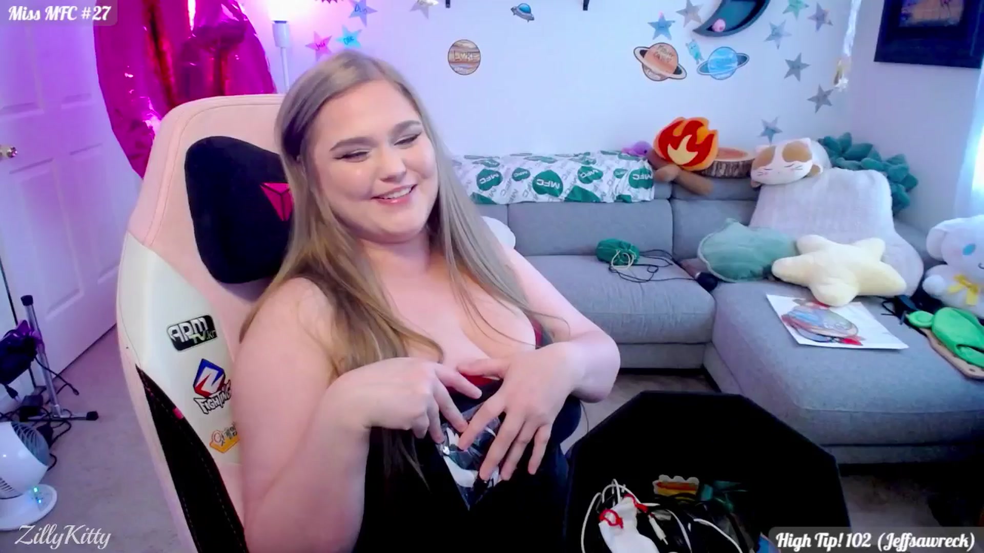 Gallery image thumbnail from ZillyKitty's myfreecams stream on, 07/10/2025, 23:04 image 13 of 20