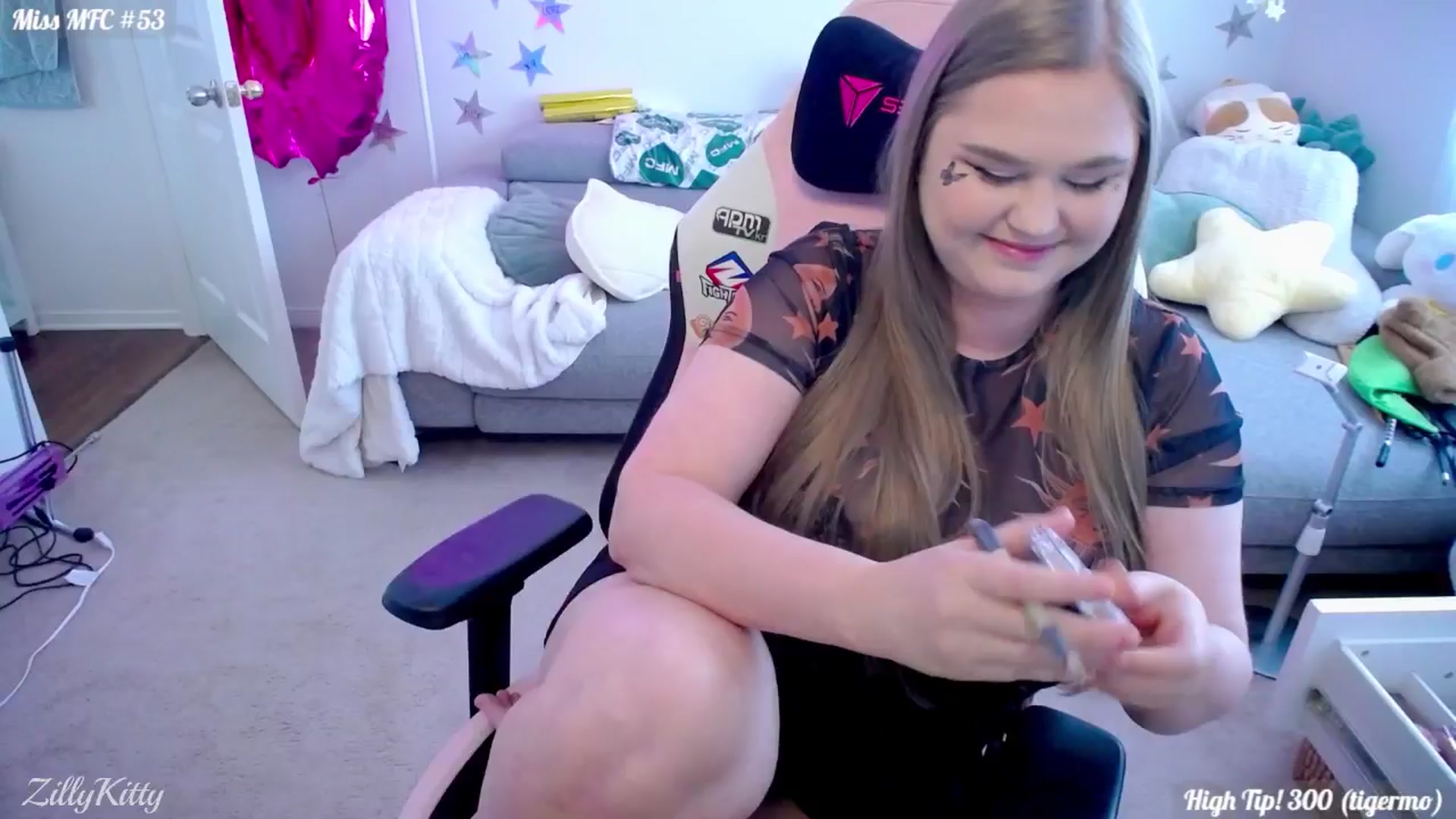 Gallery image thumbnail from ZillyKitty's myfreecams stream on, 07/16/2025, 22:12 image 15 of 20
