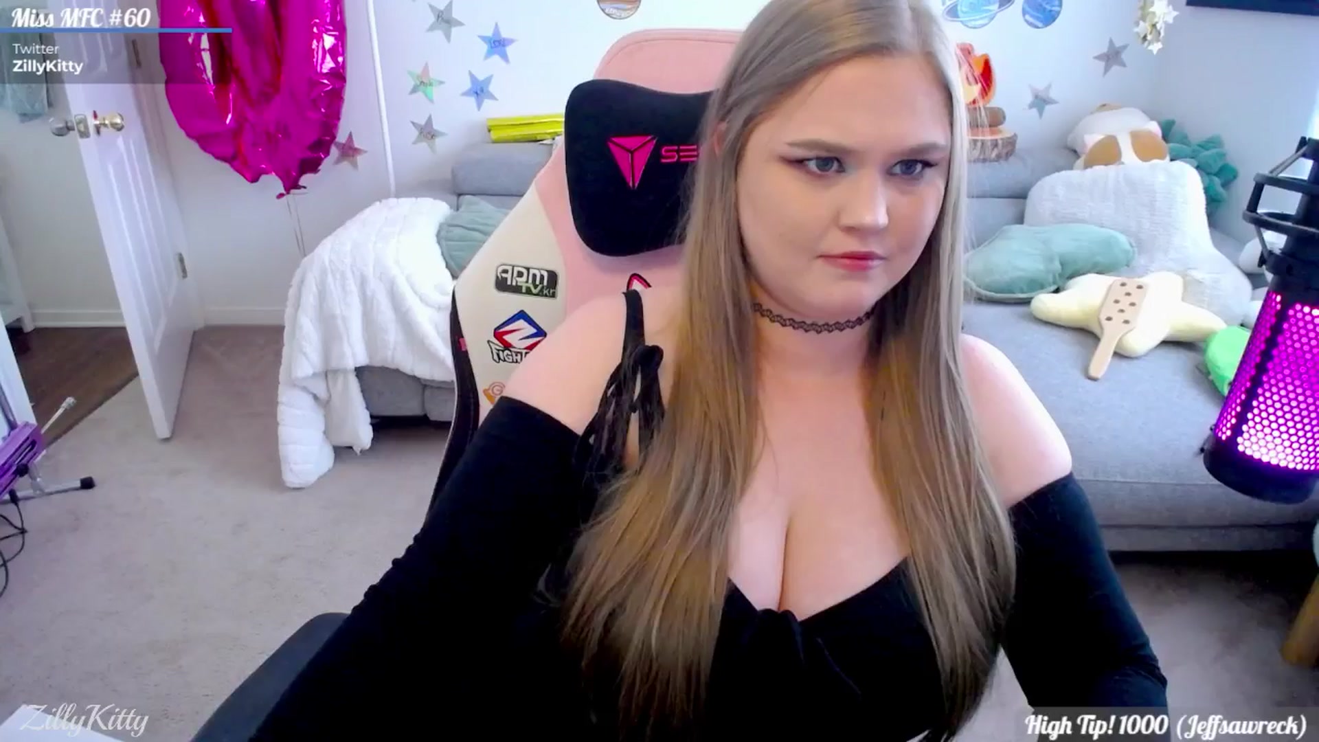 Gallery image thumbnail from ZillyKitty's myfreecams stream on, 07/19/2025, 01:19 image 5 of 20