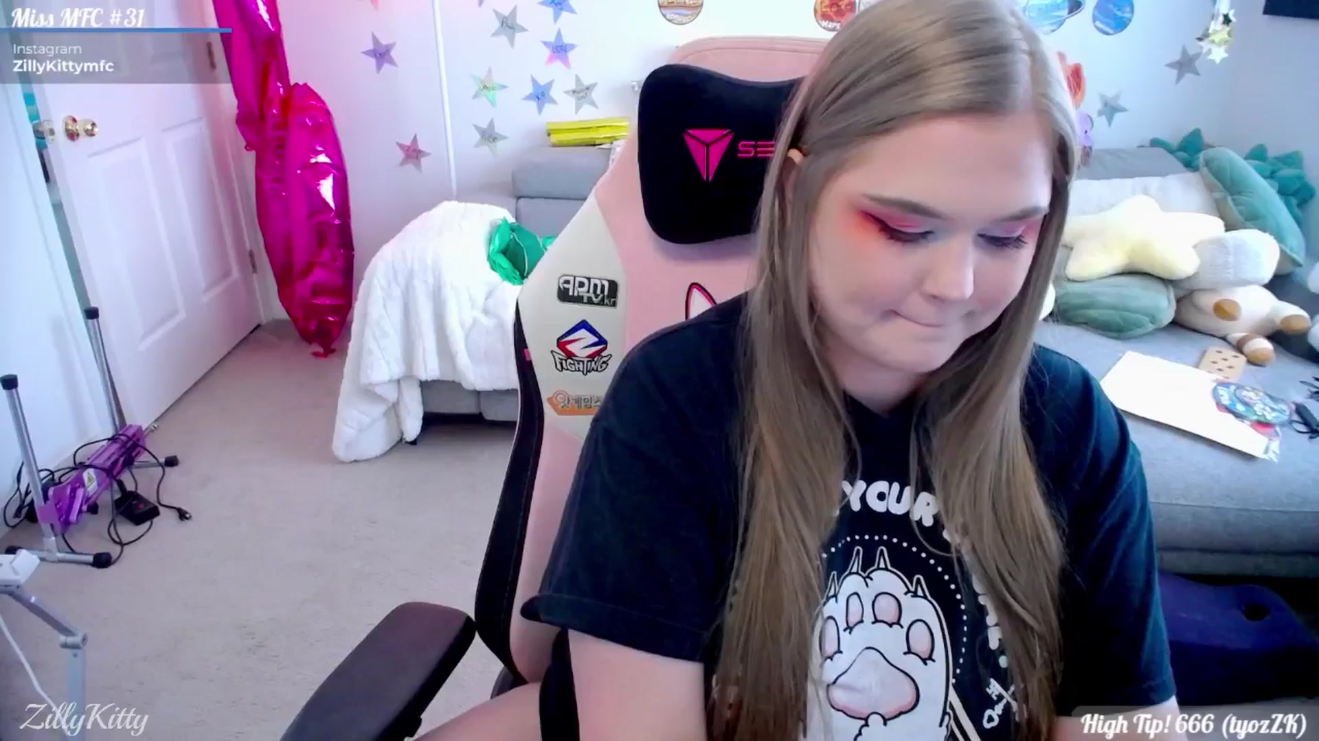 Gallery image thumbnail from ZillyKitty's myfreecams stream on, 07/25/2025, 22:07 image 17 of 20