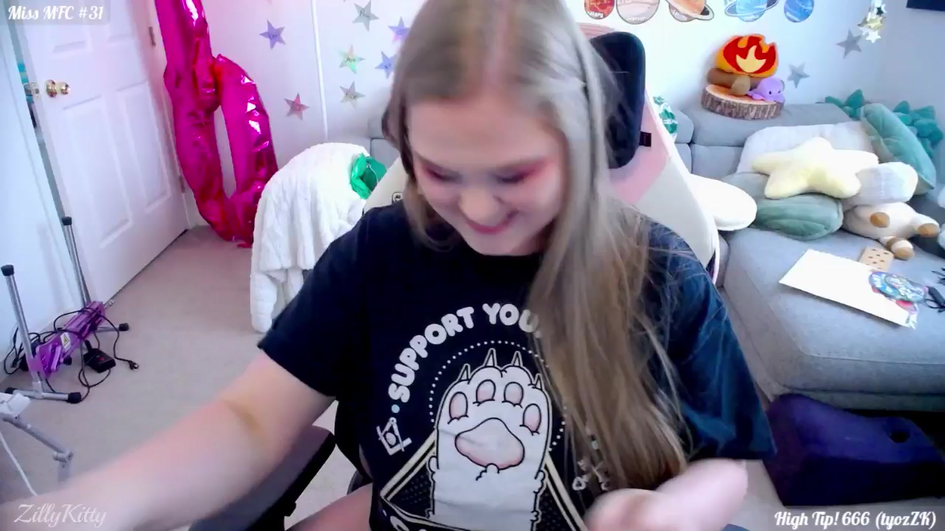 Gallery image thumbnail from ZillyKitty's myfreecams stream on, 07/25/2025, 22:07 image 14 of 20