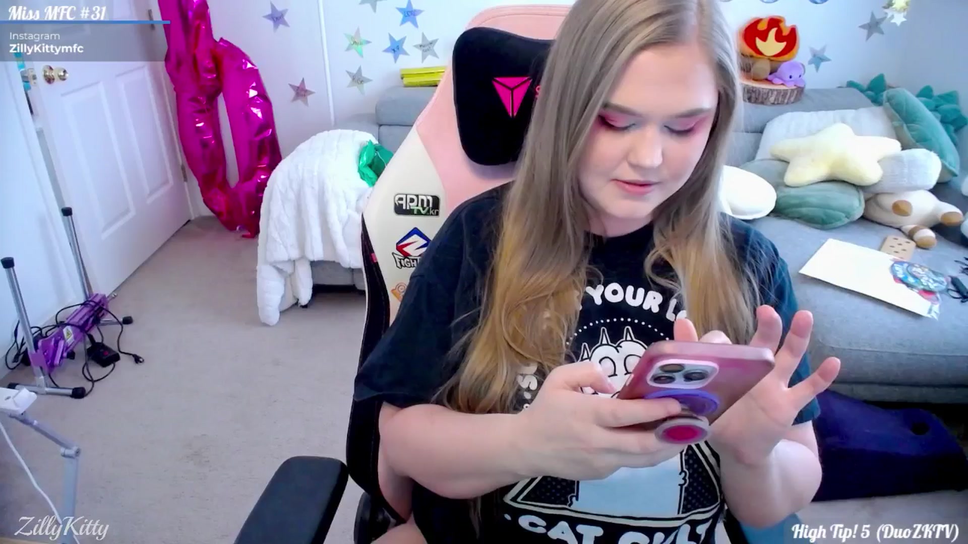 Gallery image thumbnail from ZillyKitty's myfreecams stream on, 07/25/2025, 22:07 image 8 of 20